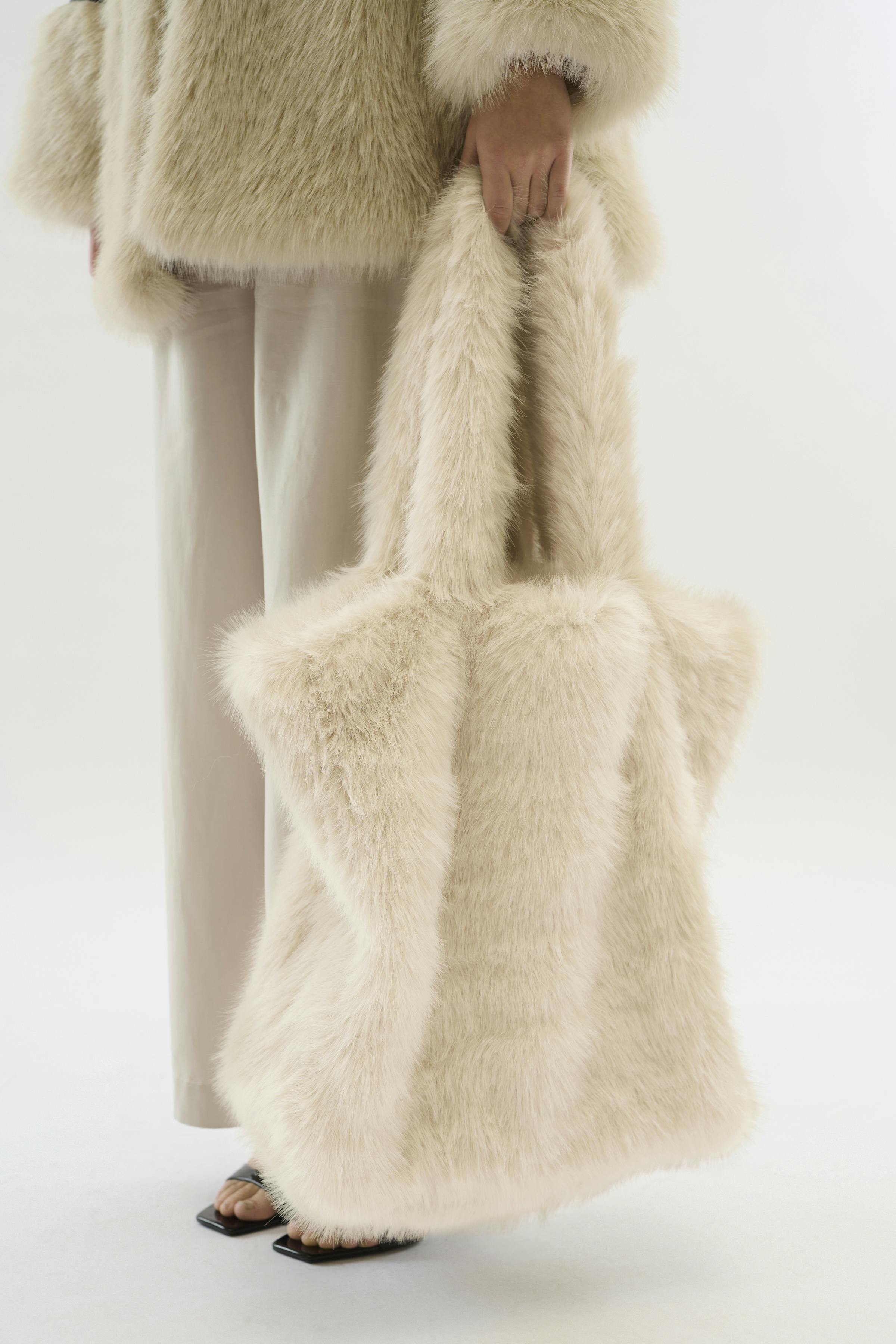 KBPearly Faux Fur bag LOOKBOOK FRONT 10105097-154502