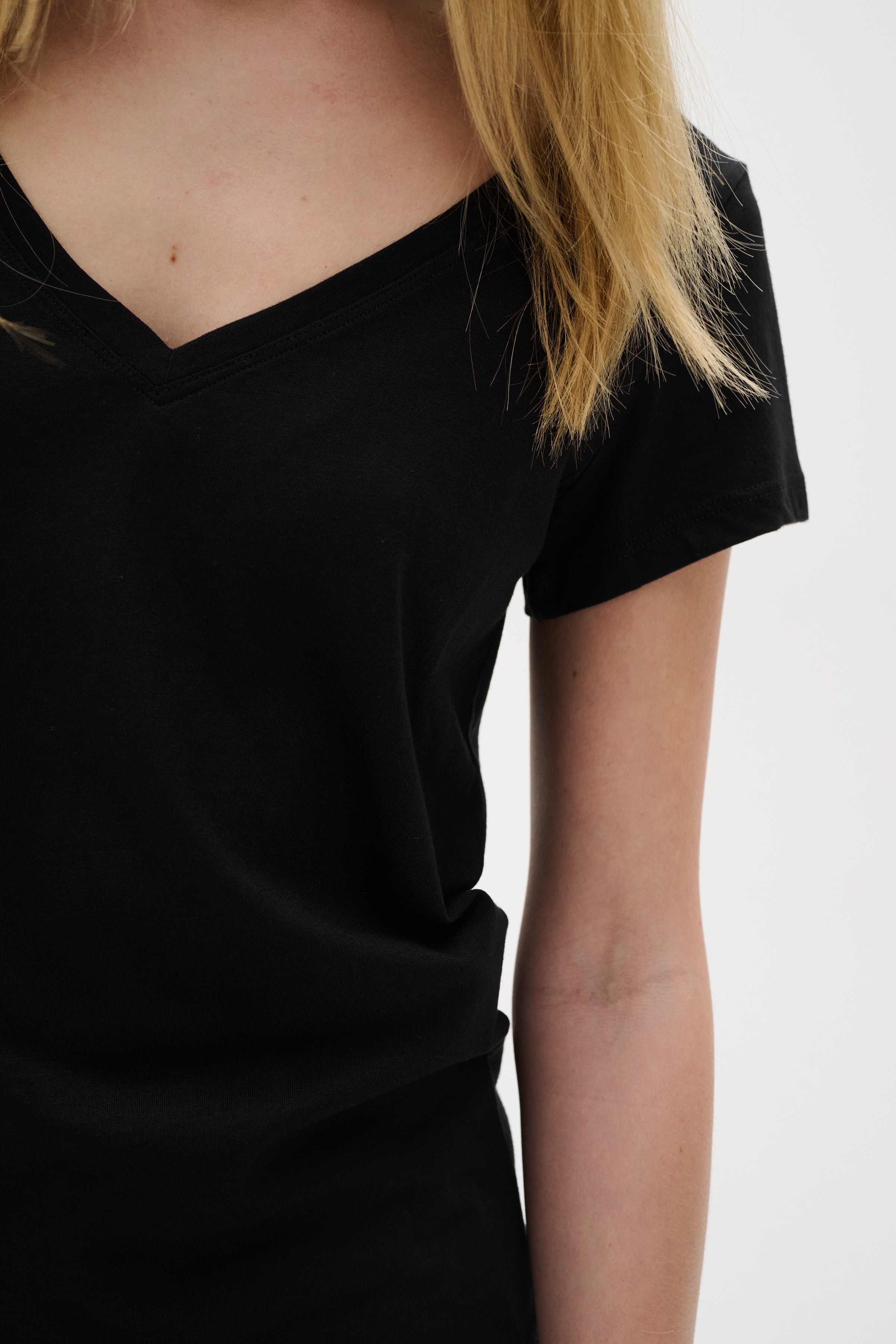 Rena T-shirt LOOKBOOK DETAIL 30100789-10050