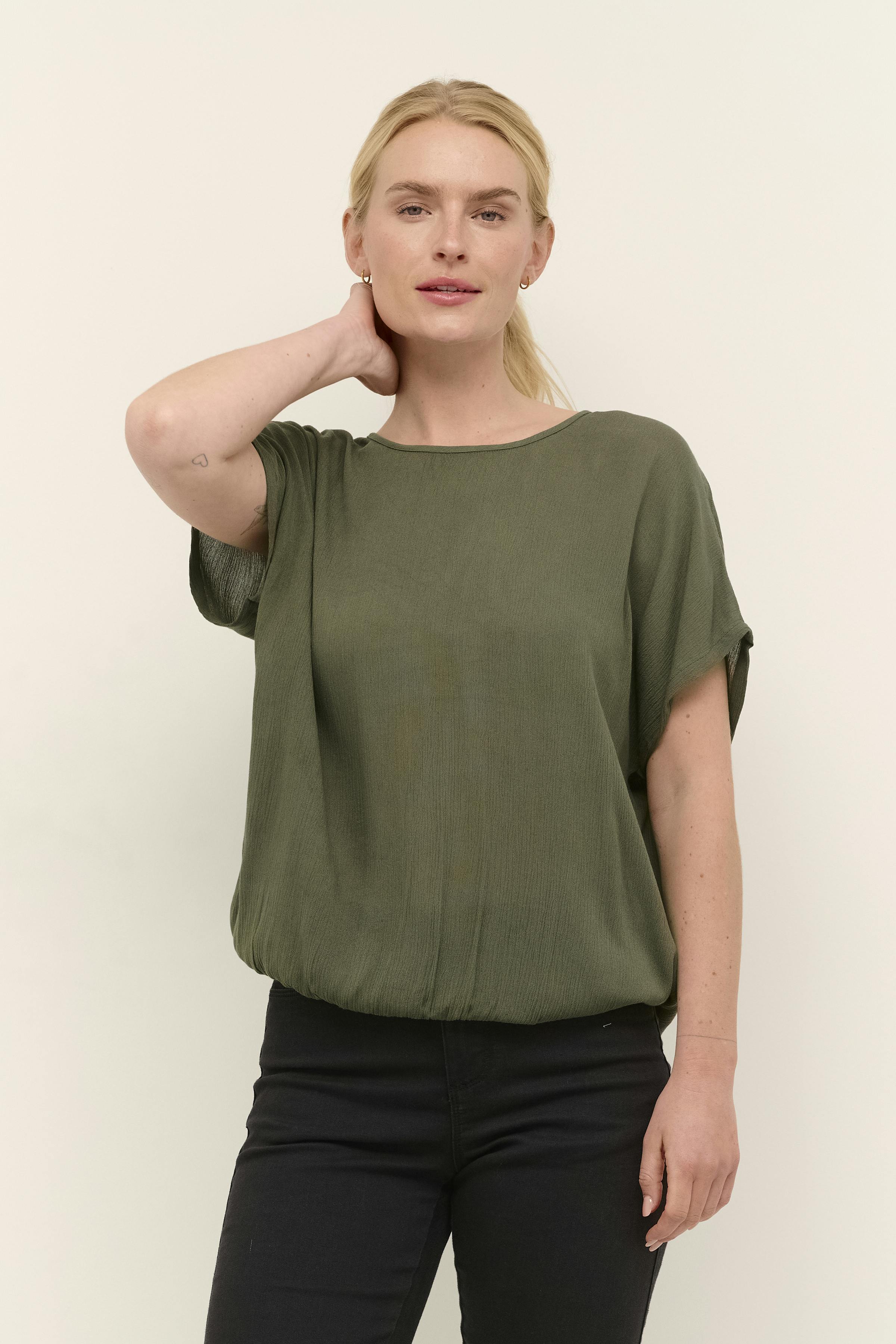 Amber Bluse LOOKBOOK FRONT 10500781-190511