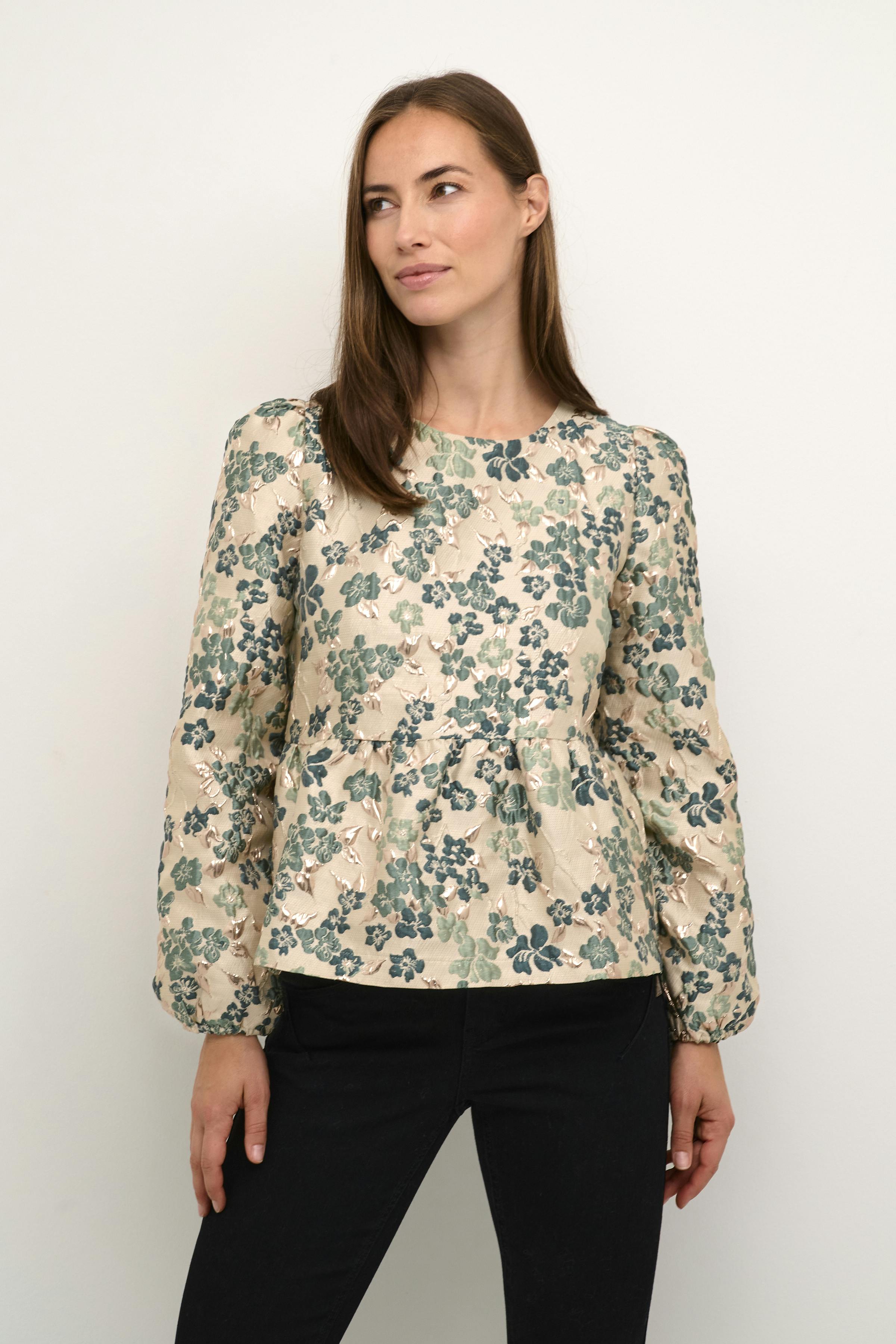 CRLowis Blouse LOOKBOOK FRONT 10612748-106061