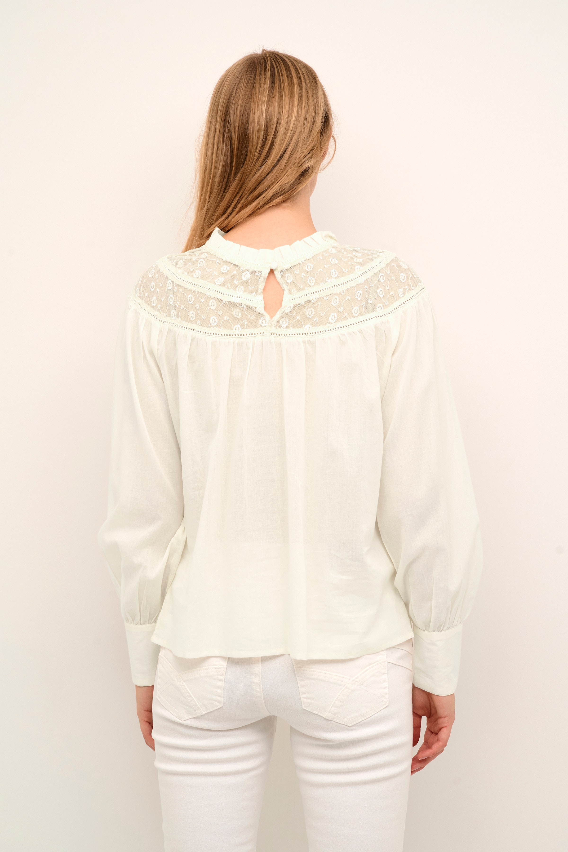 CRFio Blouse LOOKBOOK BACK 10612221-120601