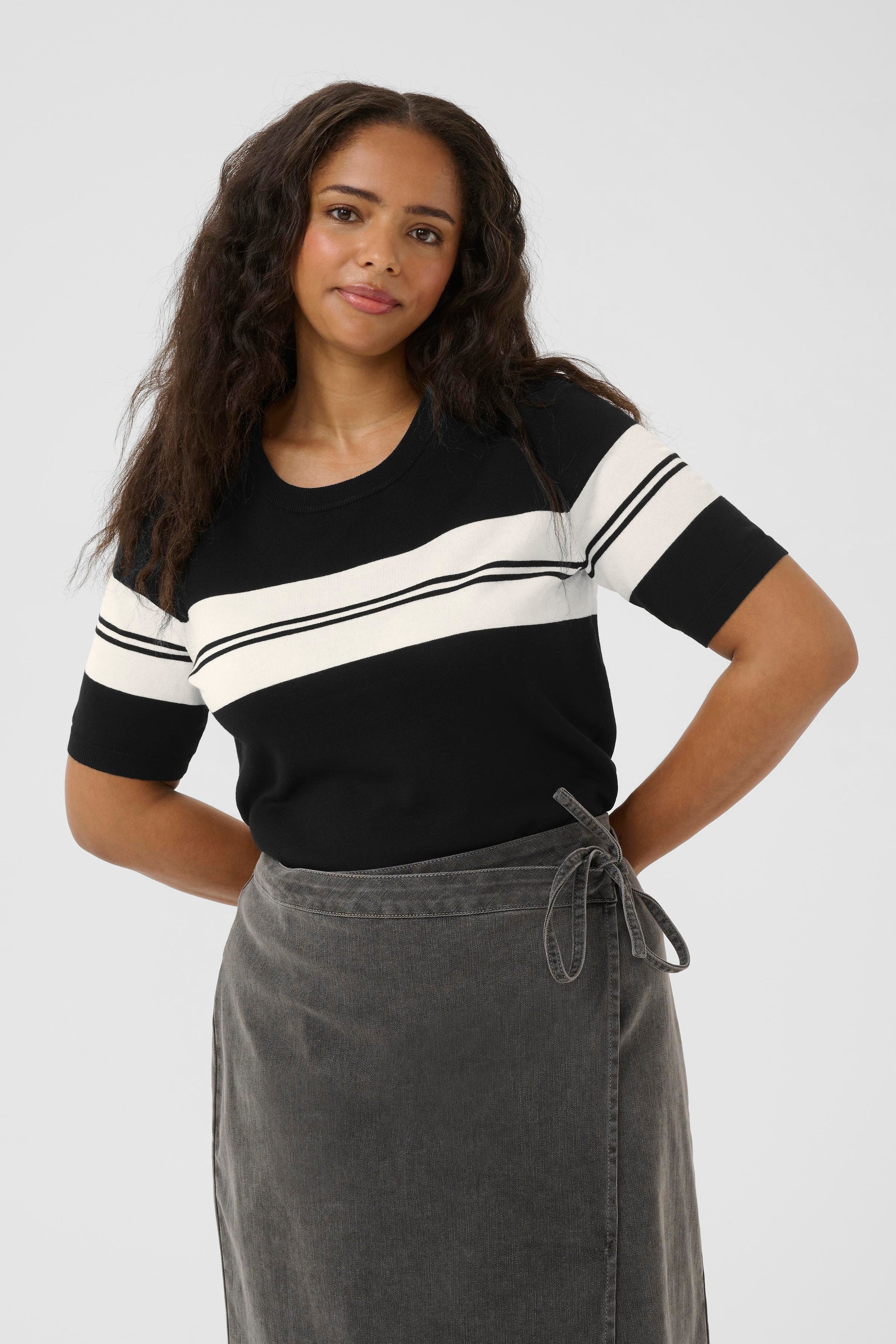 KClizzy Pullover LOOKBOOK FRONT 10582914-107916