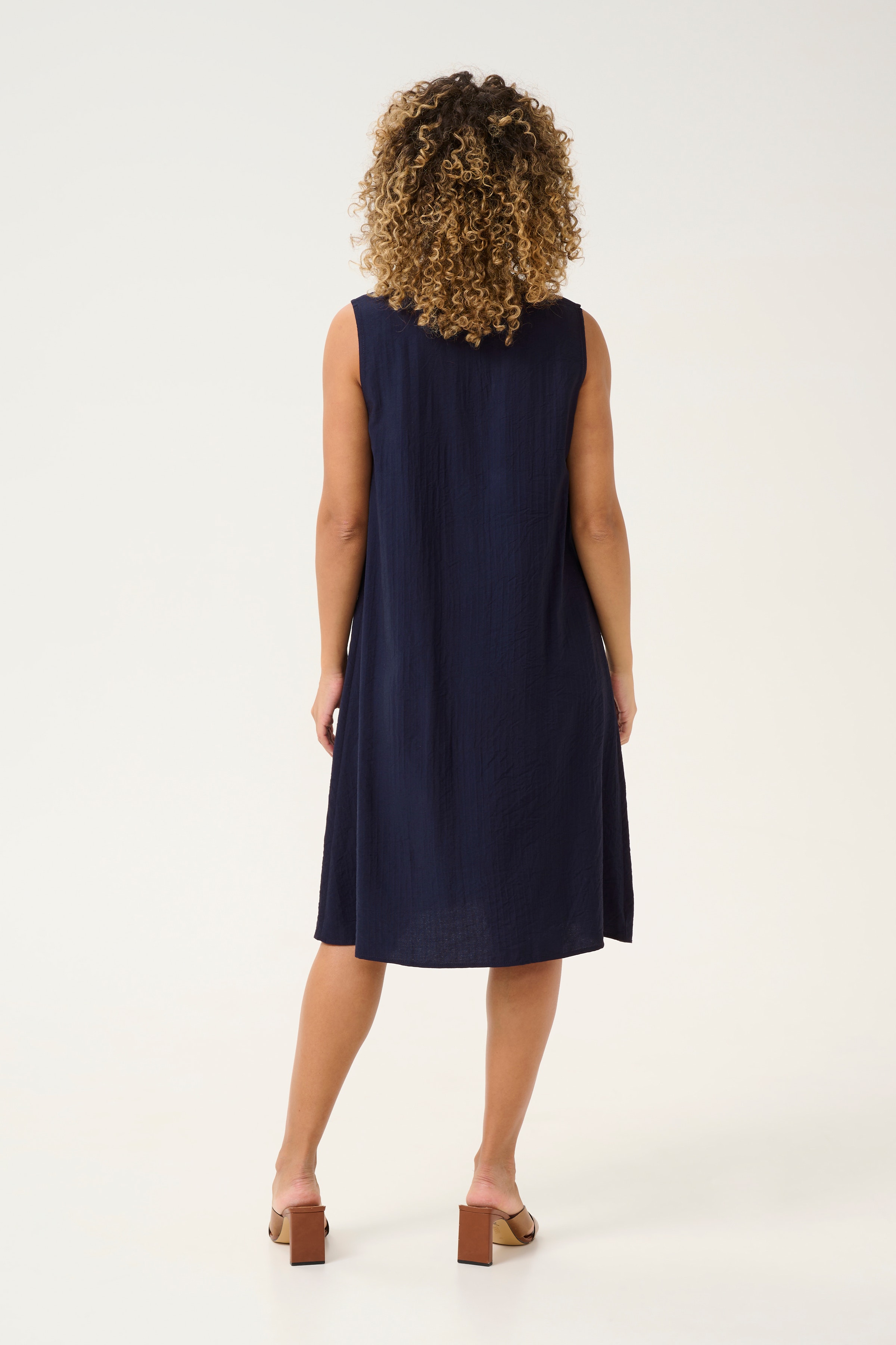 CRLori Kleid LOOKBOOK BACK 10613830-193923