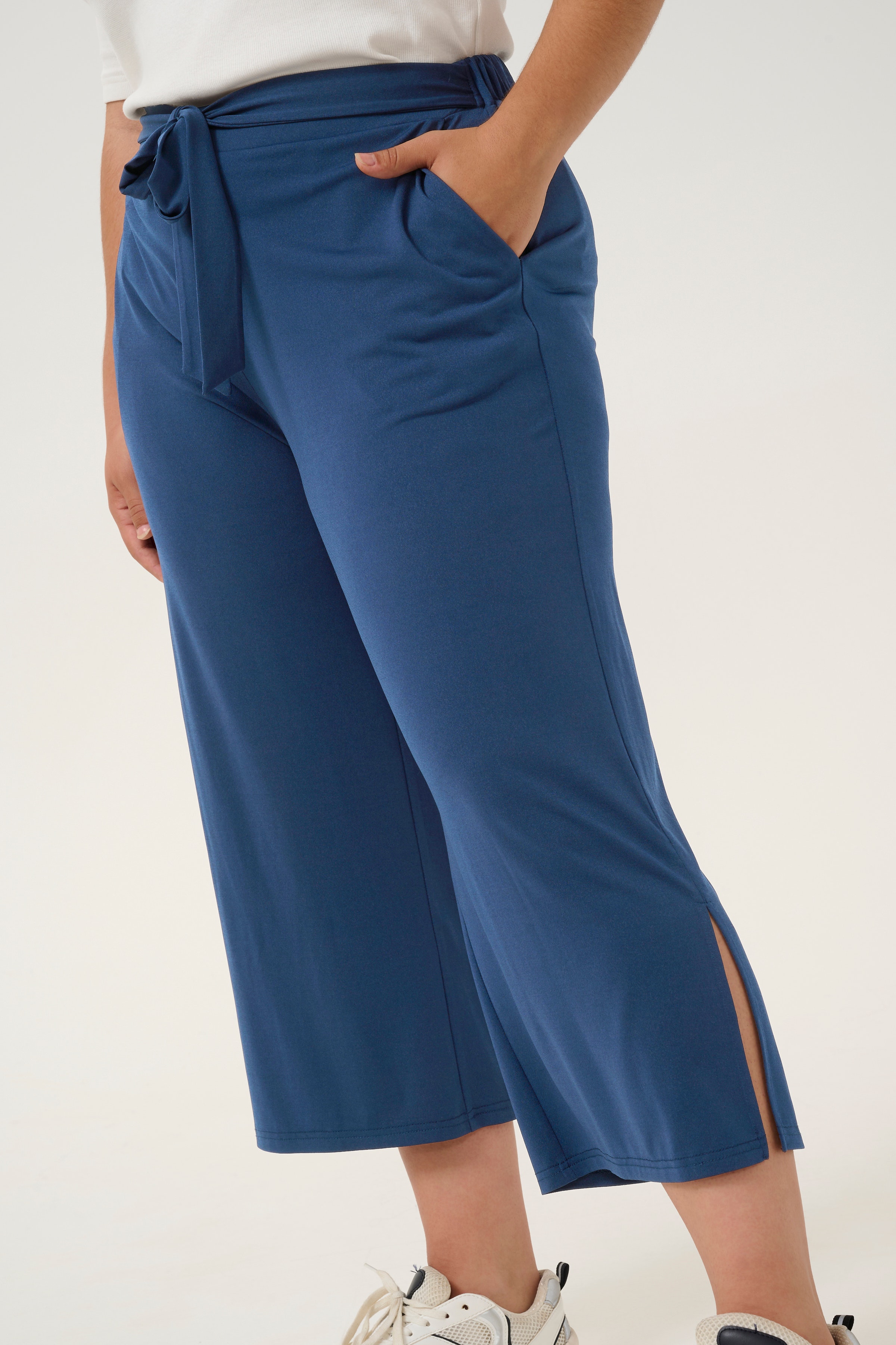 KCmello Trousers LOOKBOOK DETAIL 10580503-194020