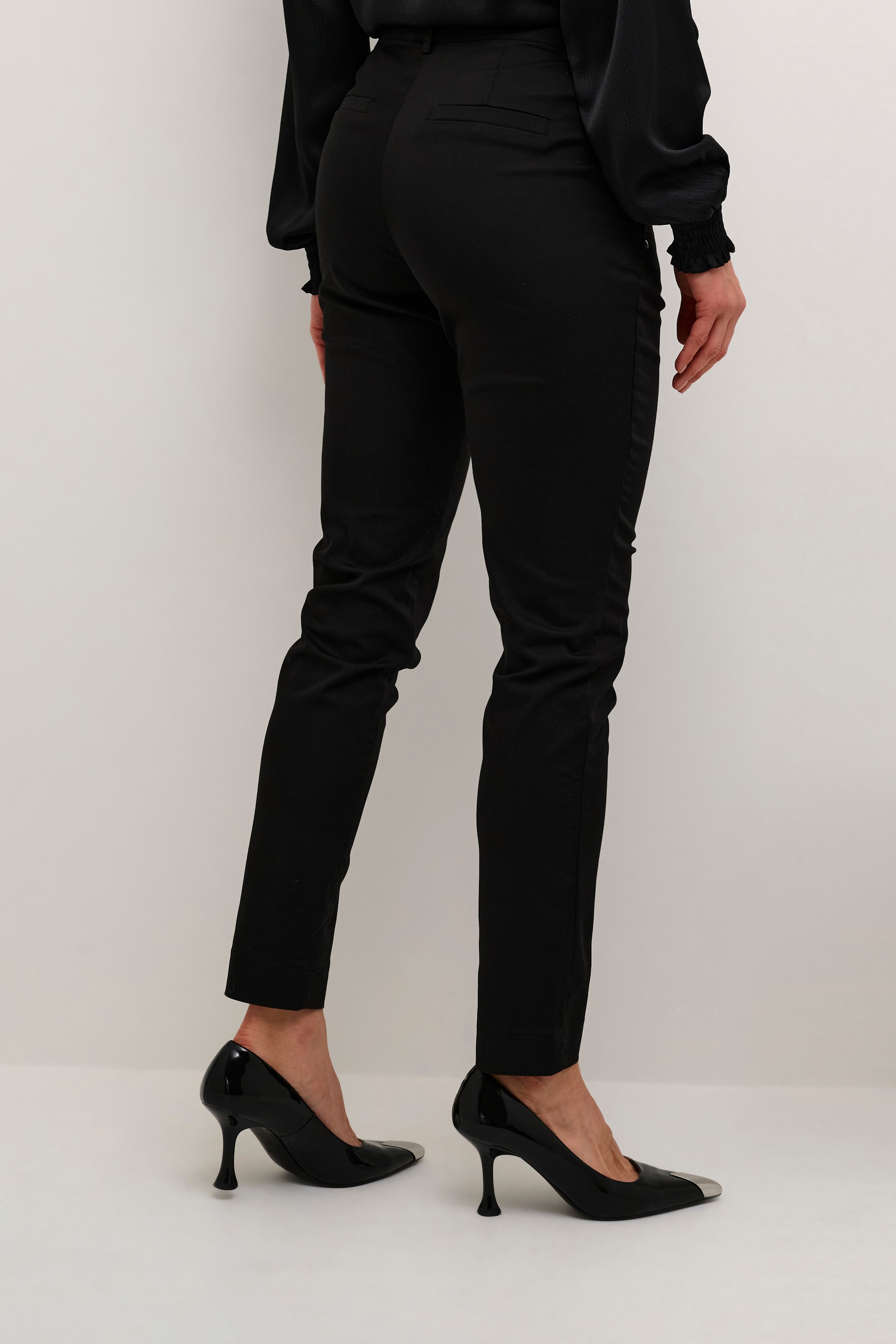 KAlea Bukser LOOKBOOK FRONT 10508120-100121