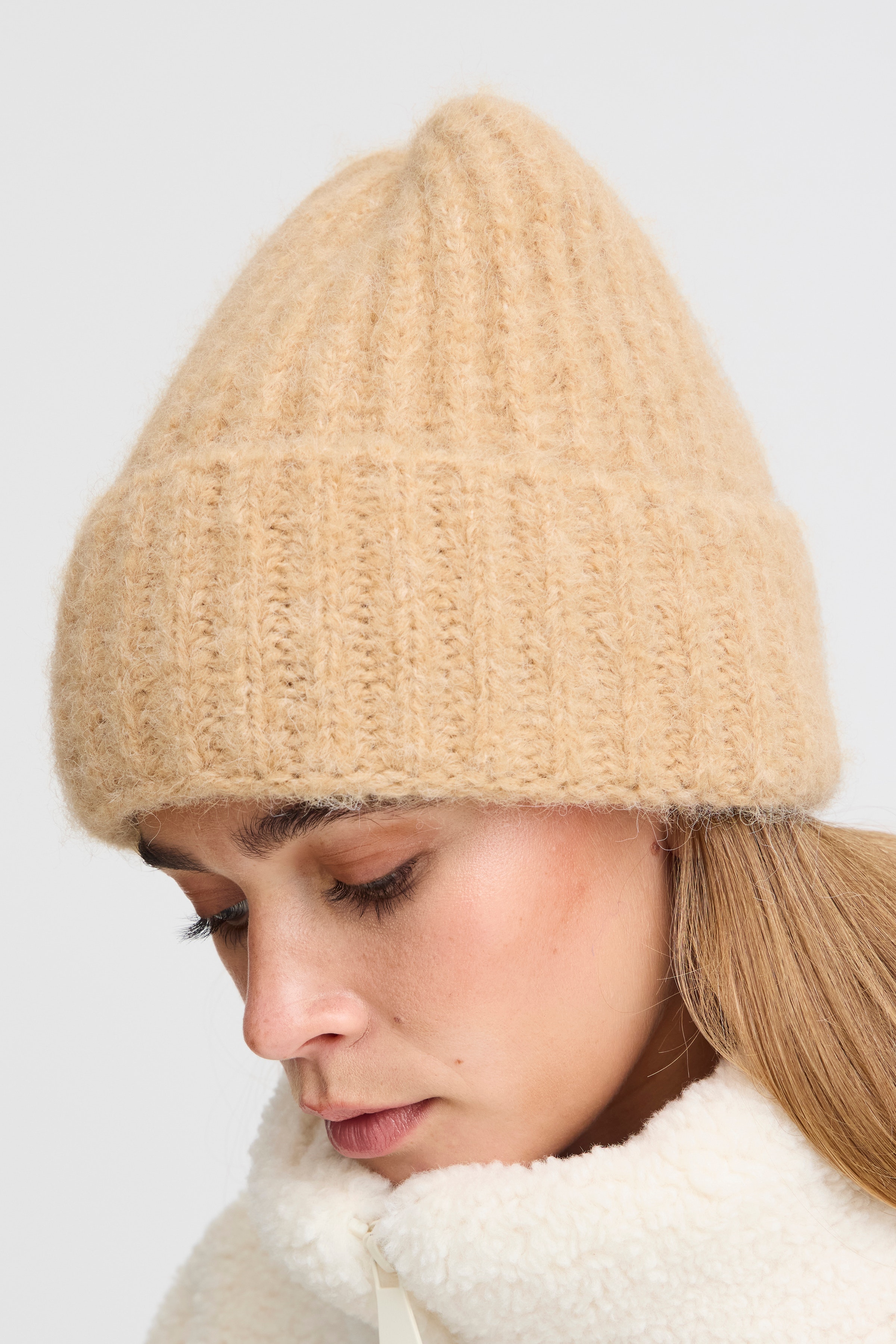 IASOLENE Hatt LOOKBOOK FRONT 20122078-1304011