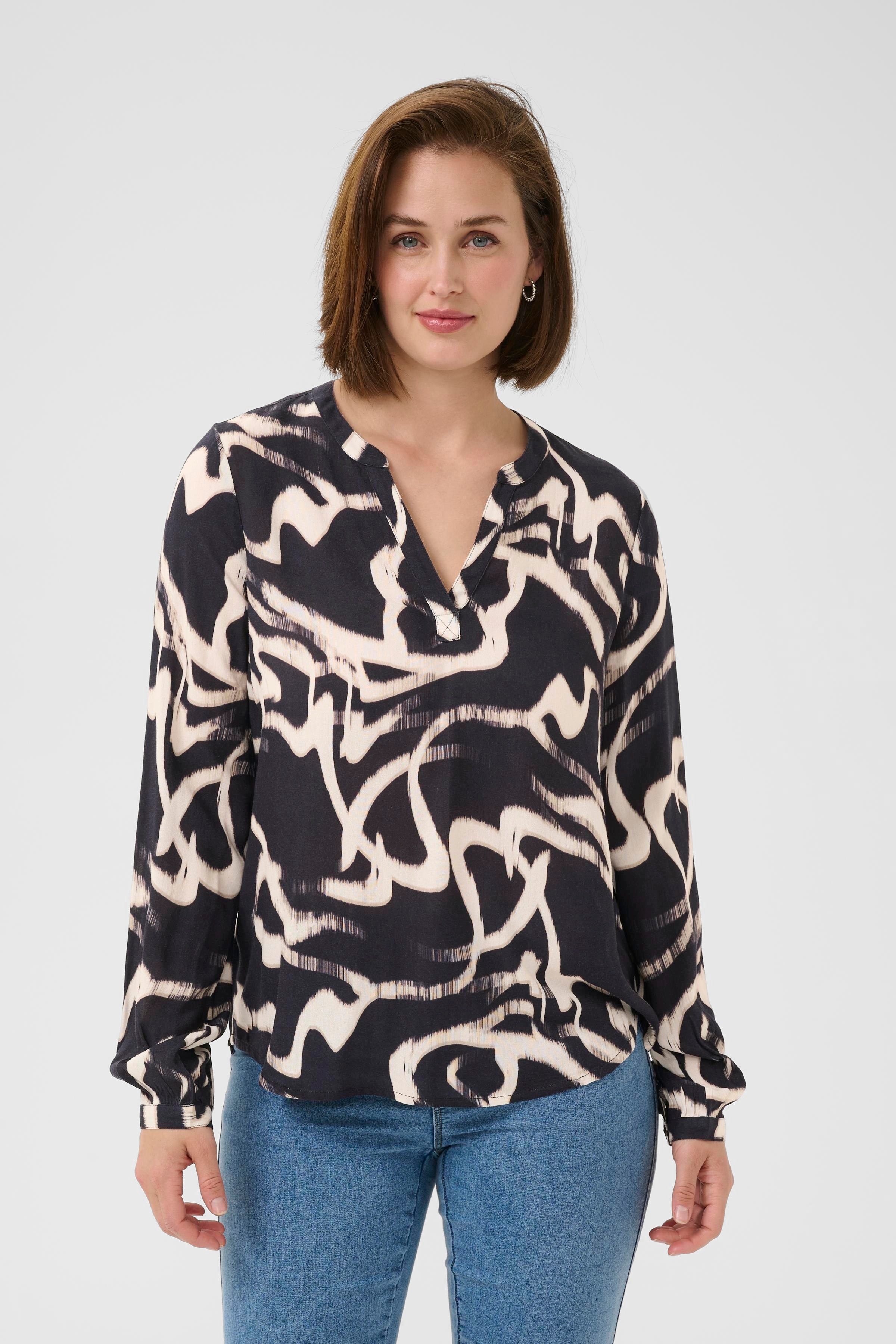 KAbeathe Bluse LOOKBOOK FRONT 10508895-107701