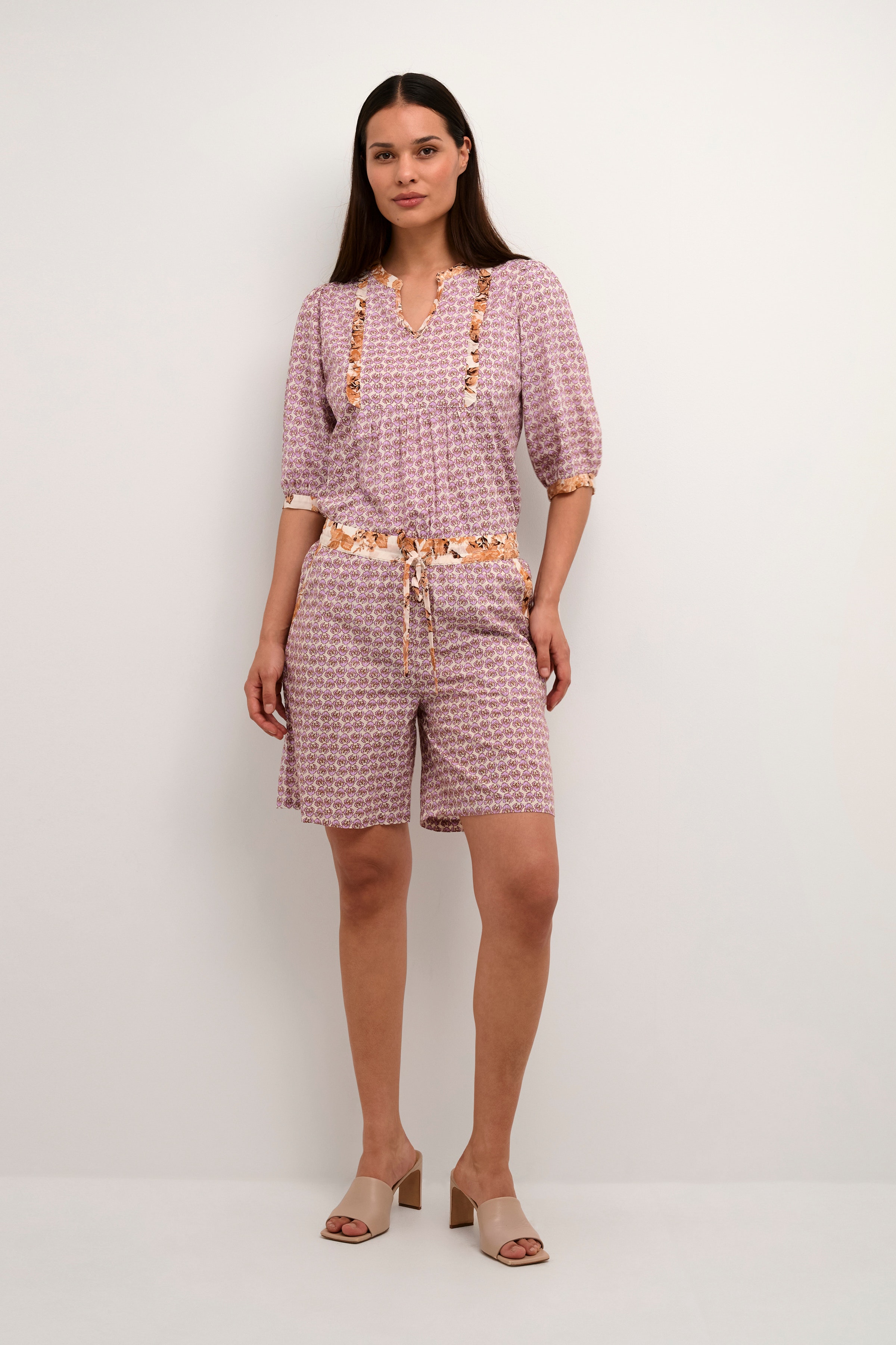 CRClara Shorts LOOKBOOK FRONT 10611427-104406