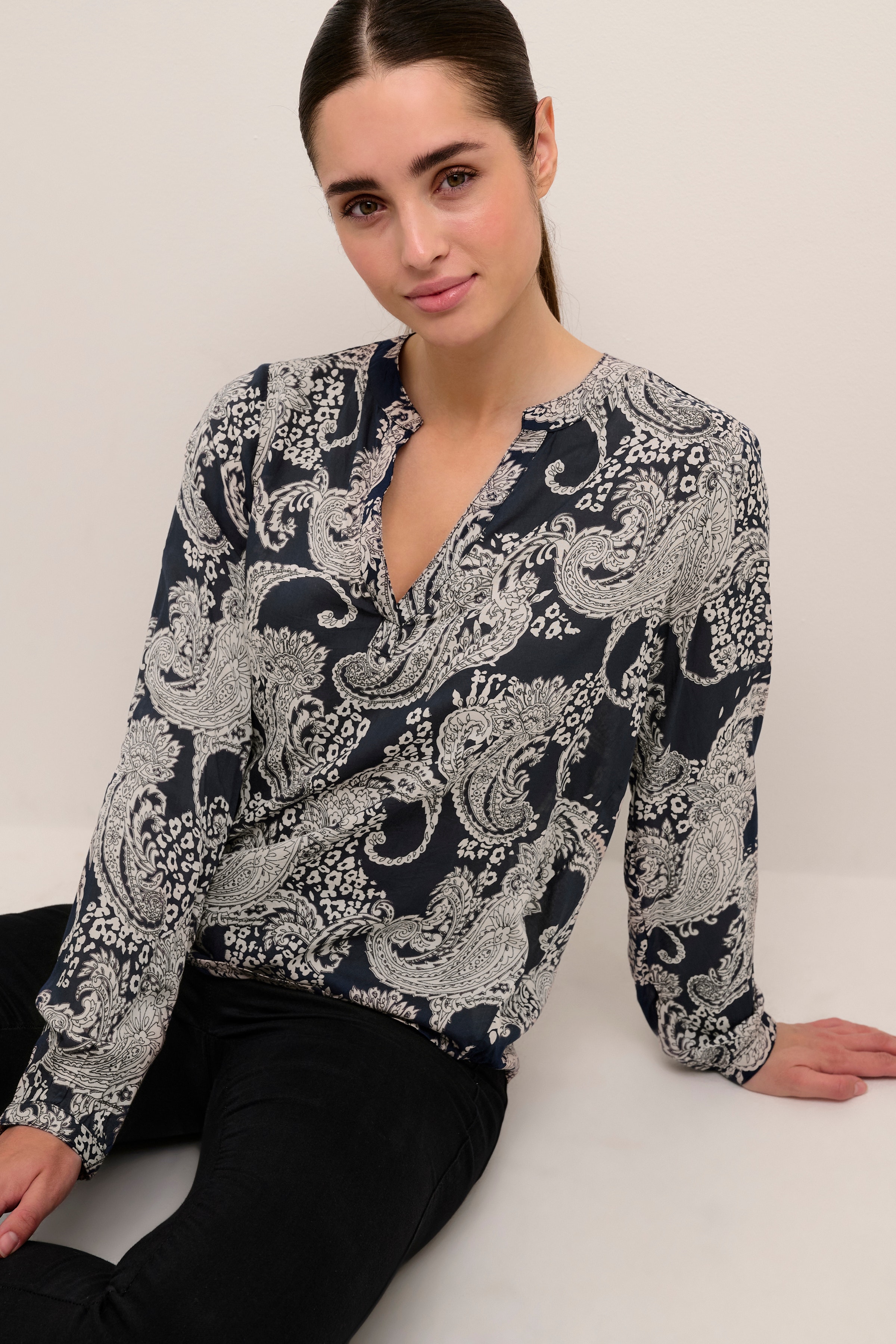 Paisley Bluse LOOKBOOK DETAIL 10502510-52737