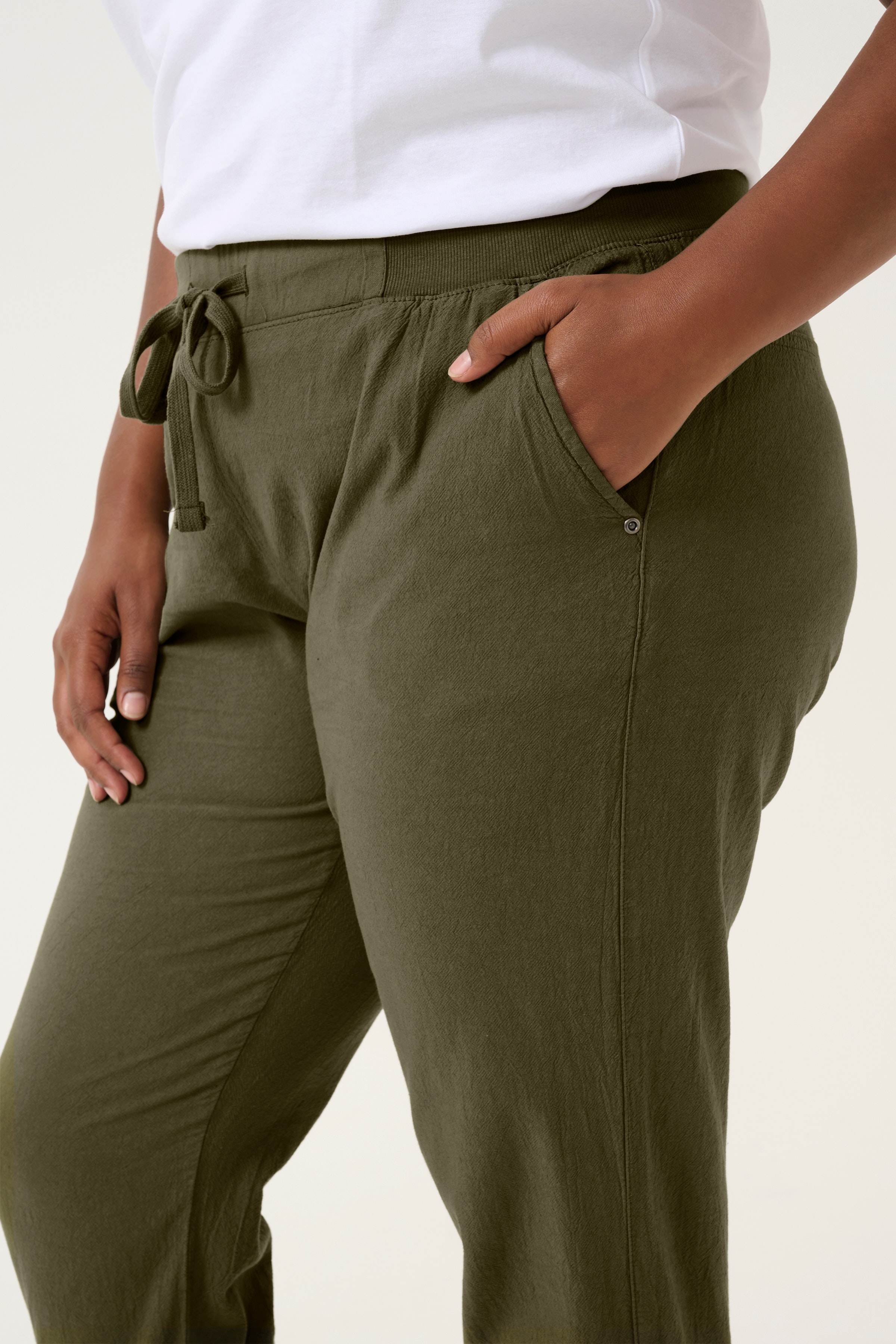 KCnana Capri pants LOOKBOOK DETAIL 10580057-190511