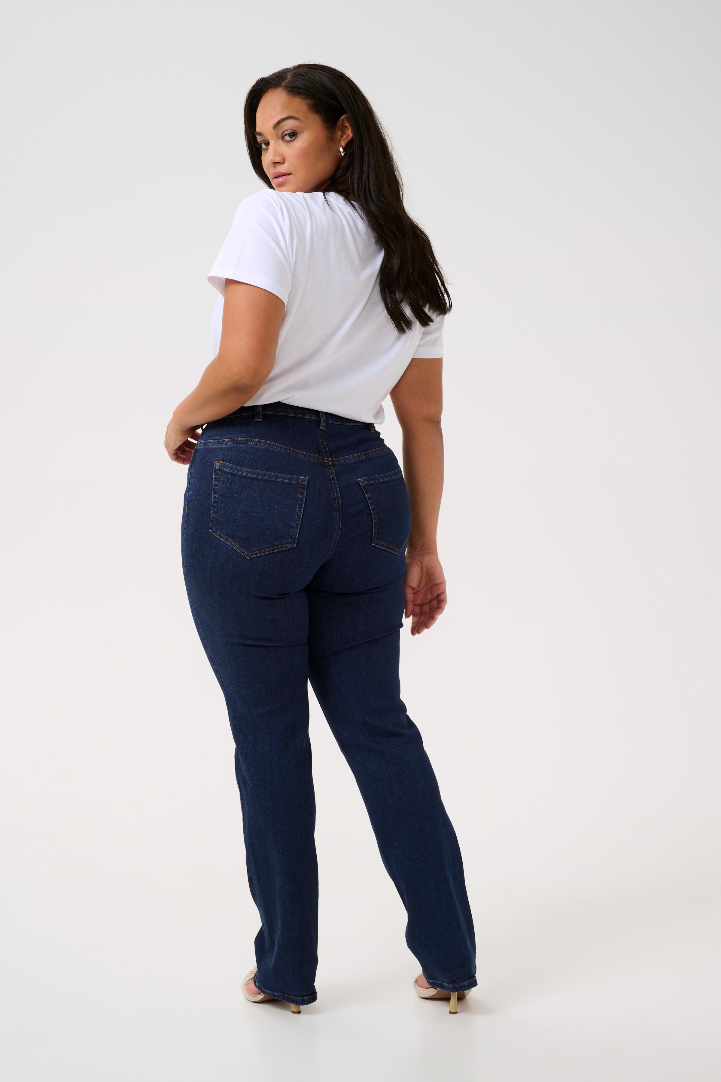 KCsina Jeans LOOKBOOK BACK 10582888-106360