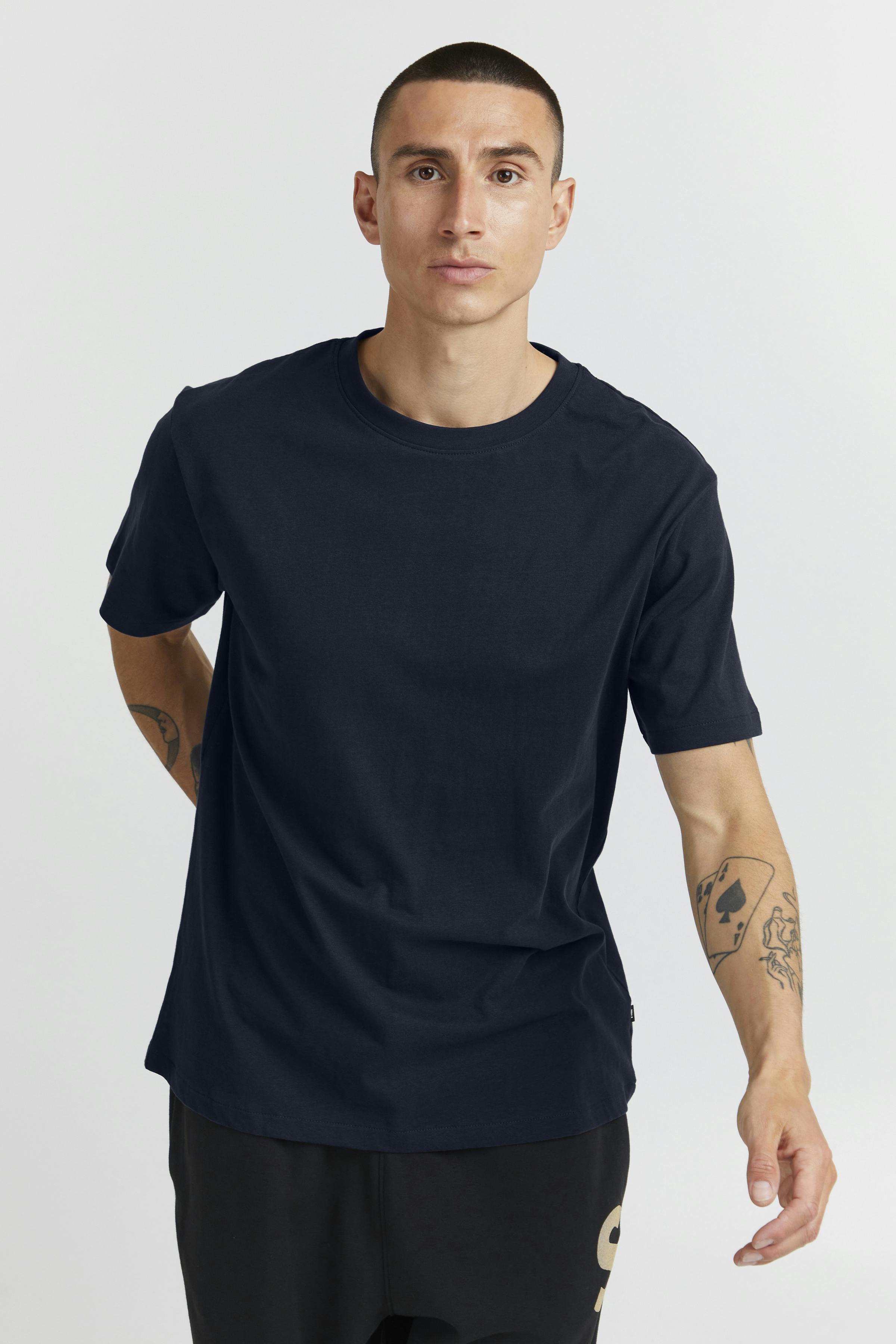 SDCADEL T-shirt LOOKBOOK FRONT 21107195-194010