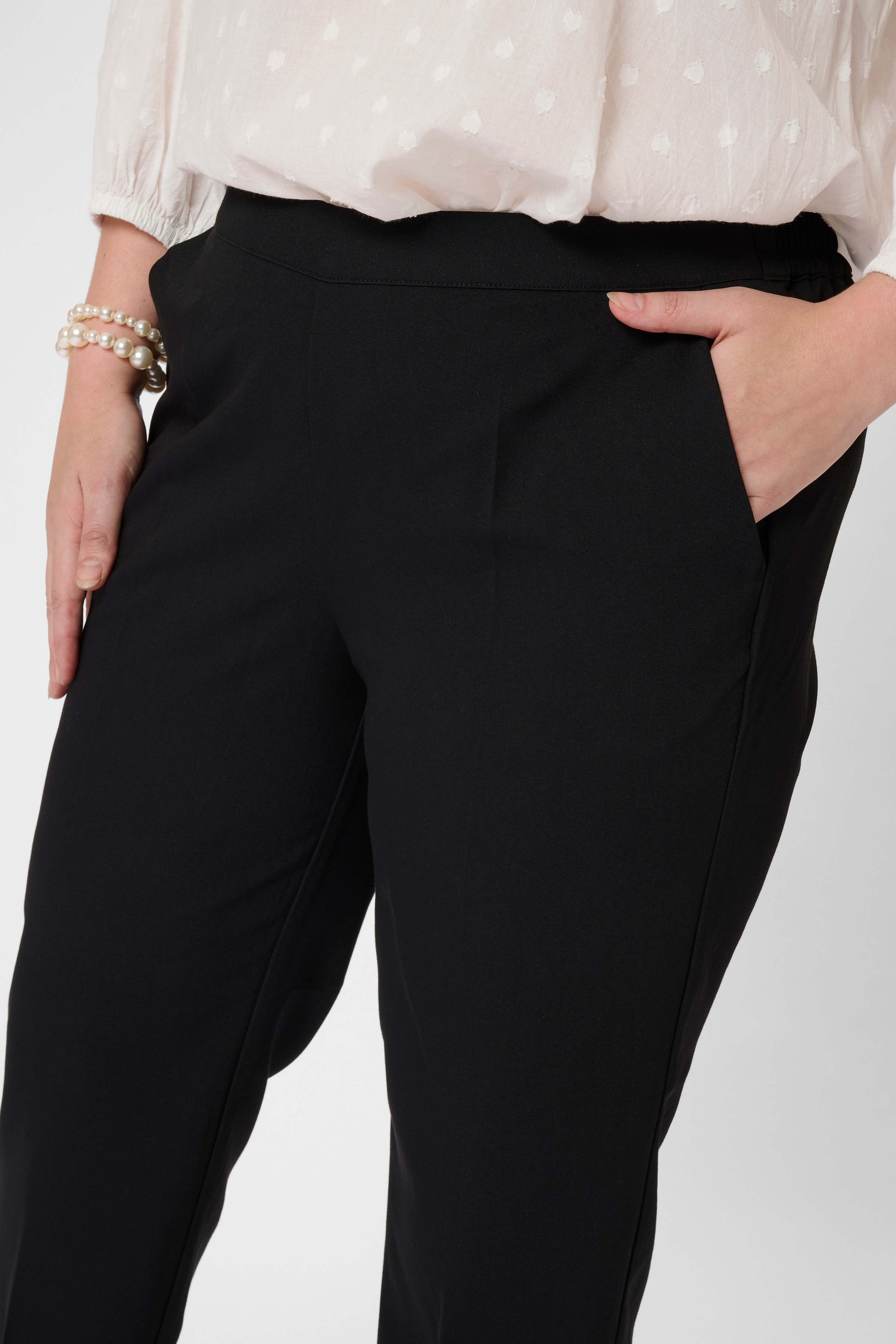 KCsakira Trousers LOOKBOOK DETAIL 10580650-100121