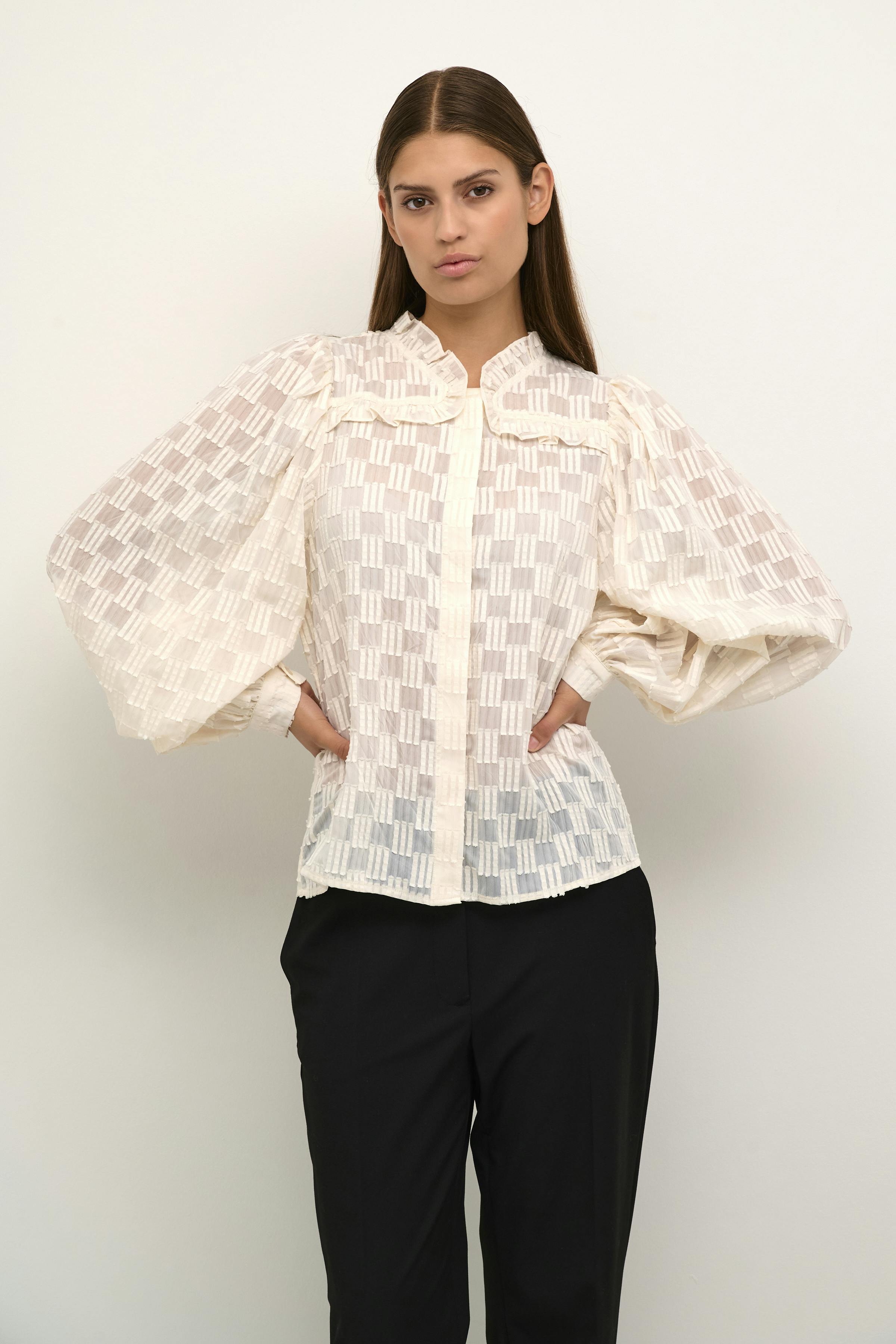 MaggaKB Blouse LOOKBOOK FRONT 10104751-110103