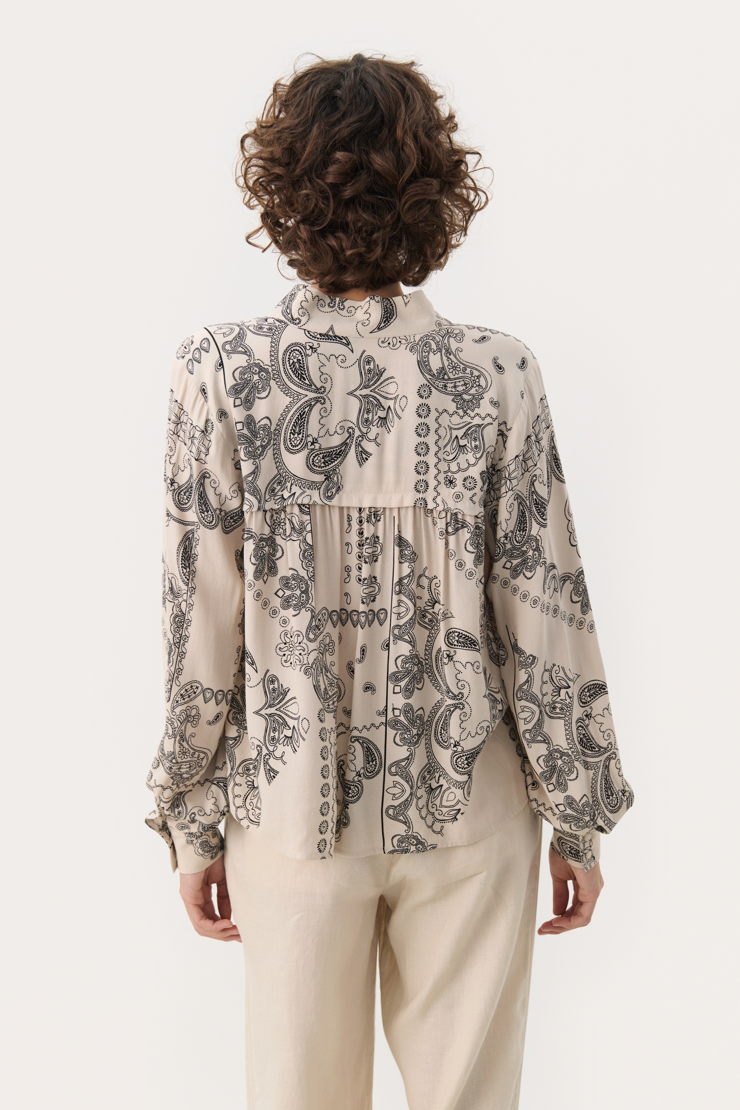NajiaPW Overhemd LOOKBOOK BACK 30309559-303571
