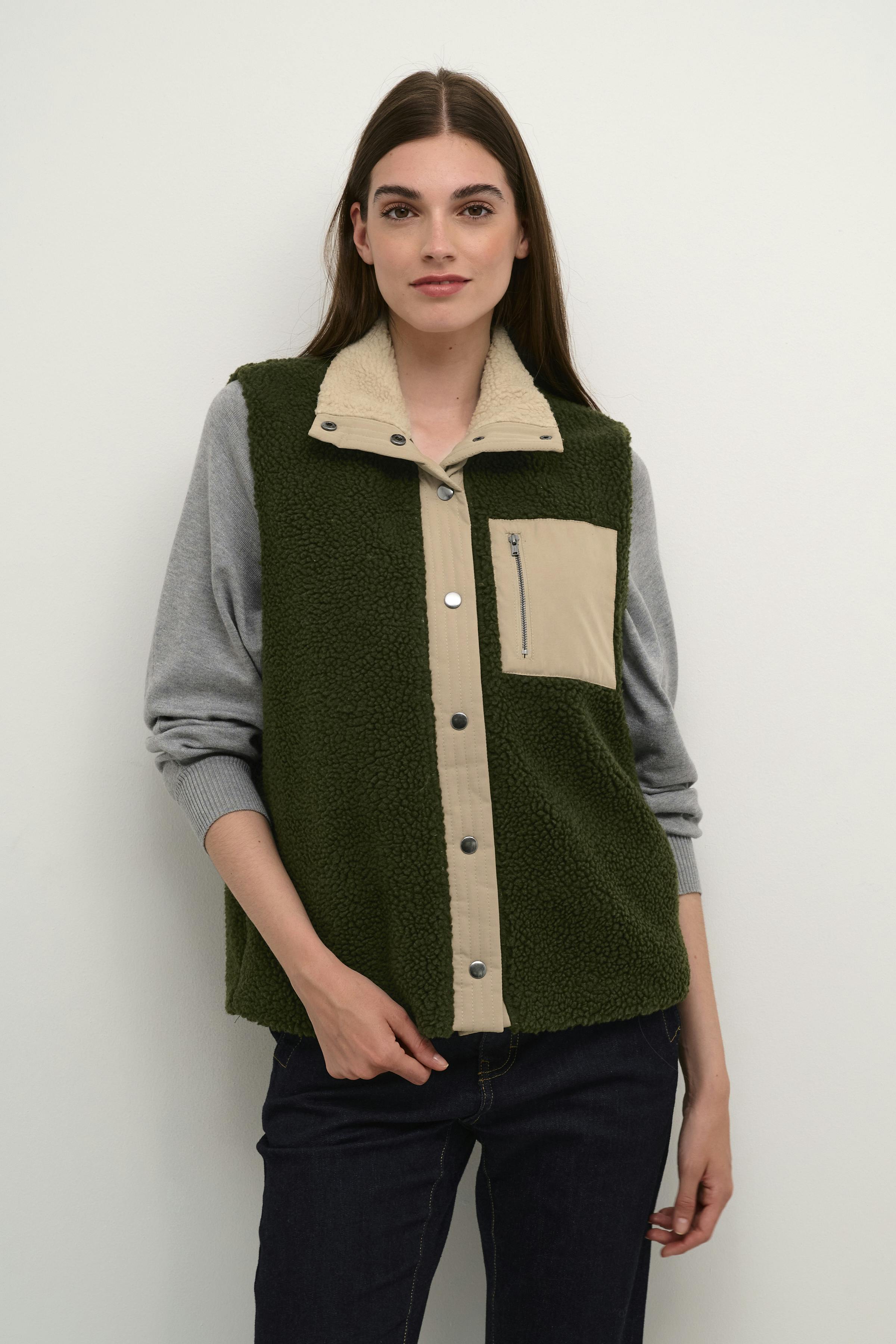 CUtally Teddy Fleece Weste LOOKBOOK FRONT 50111246-190515