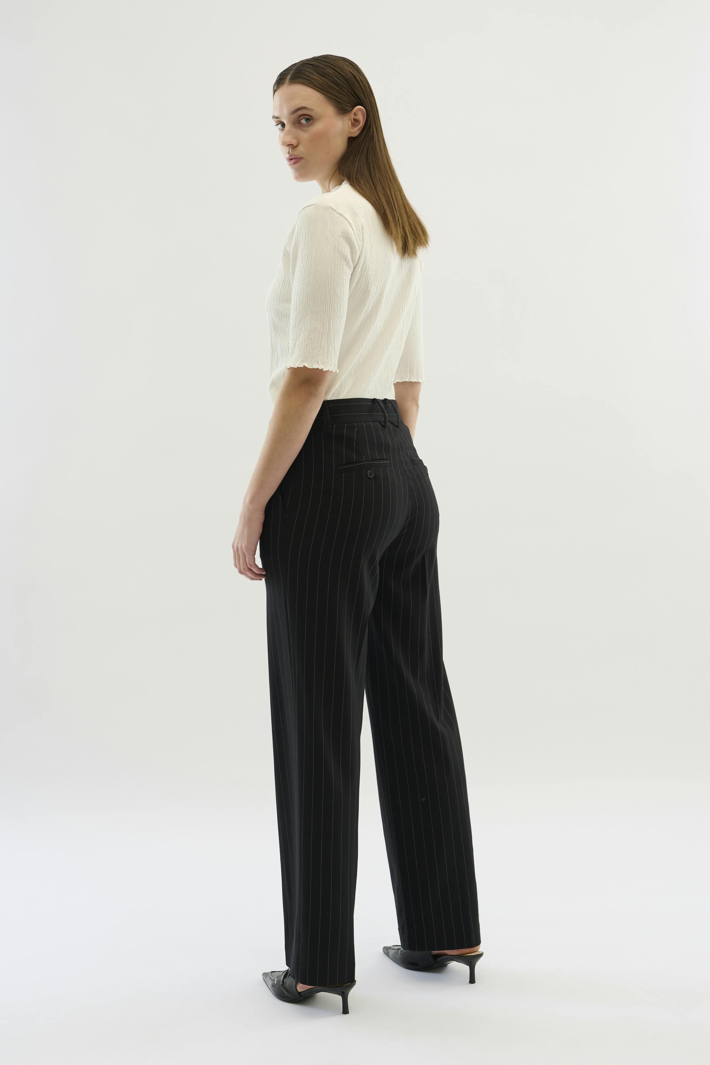 KBMilano Trousers LOOKBOOK BACK 10104990-194008