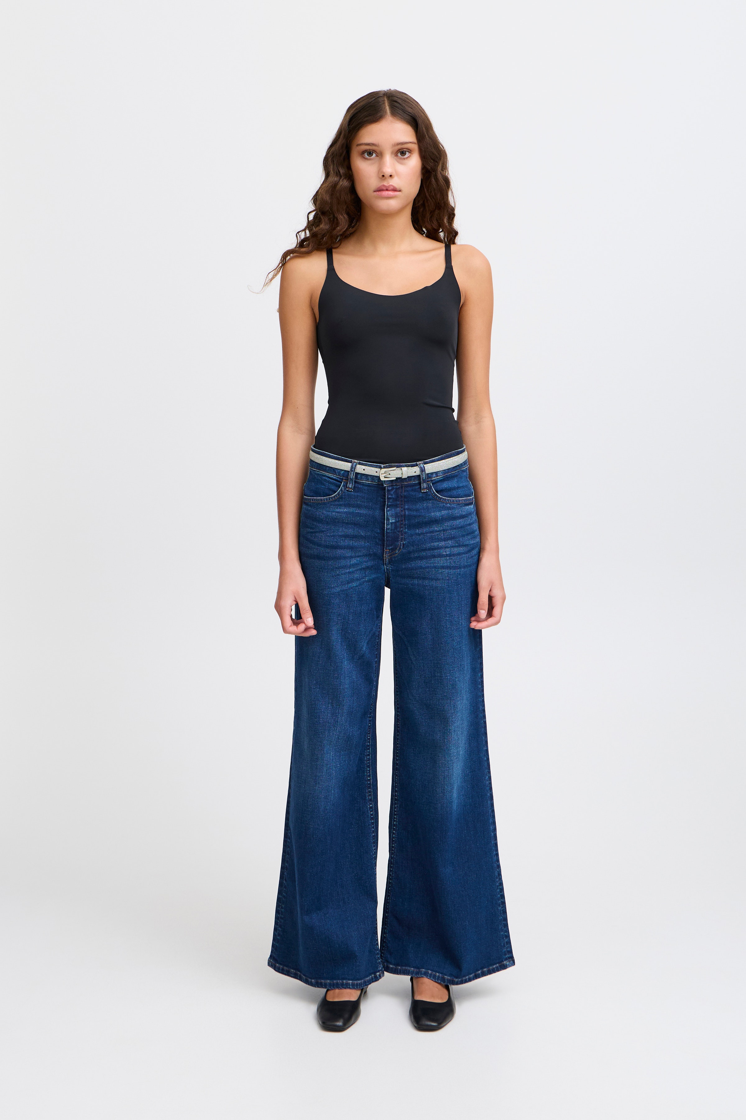 IASUTIN Belte LOOKBOOK FRONT 20120281-145002