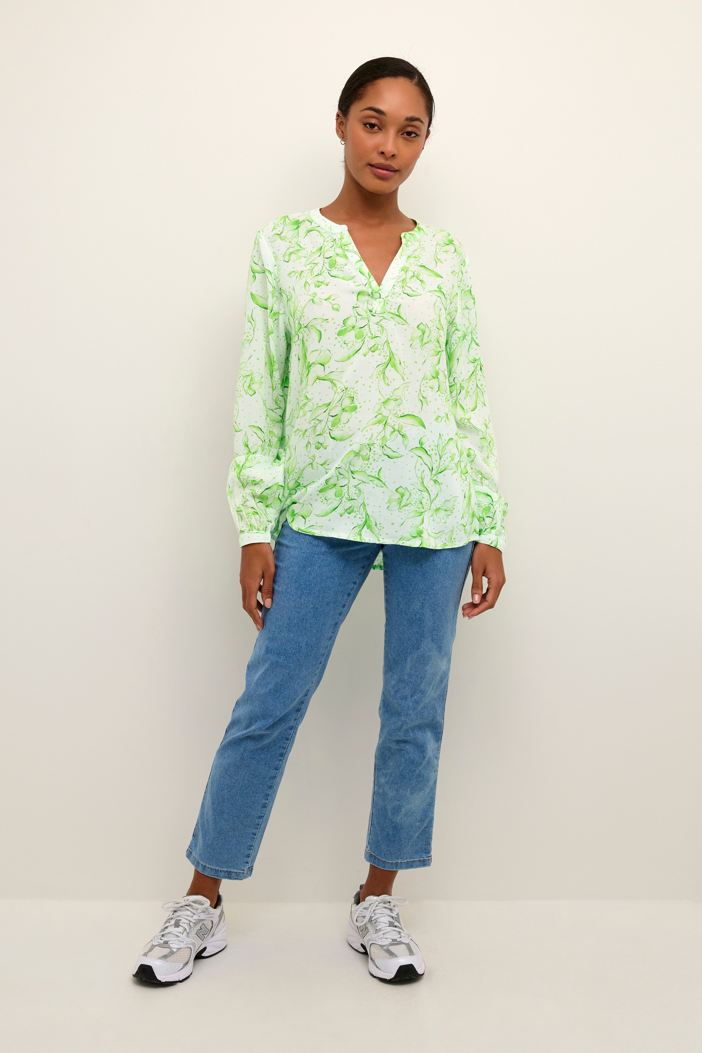 KAida Bluse LOOKBOOK FRONT 10552179-104907