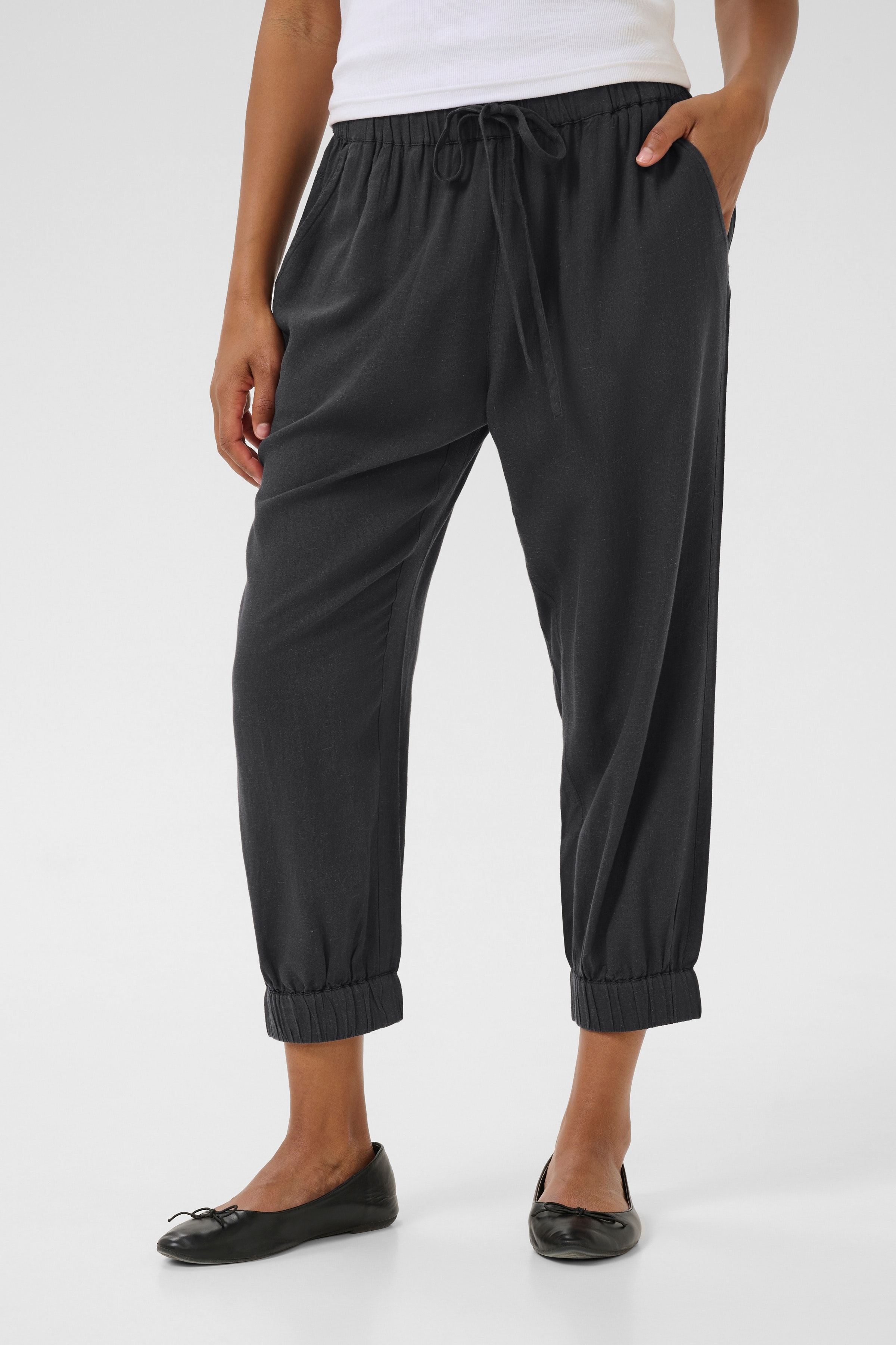 KAmilia Lin Bukser LOOKBOOK FRONT 10509669-190205