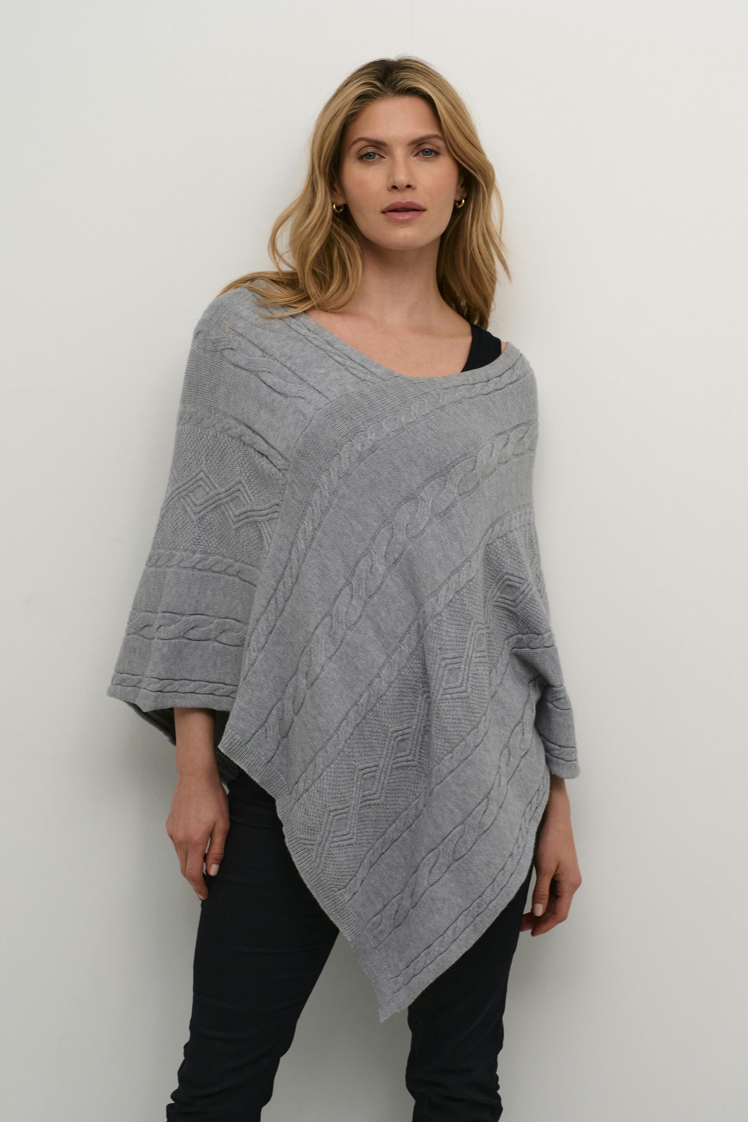 CRDela Poncho LOOKBOOK FRONT 10612829-100391