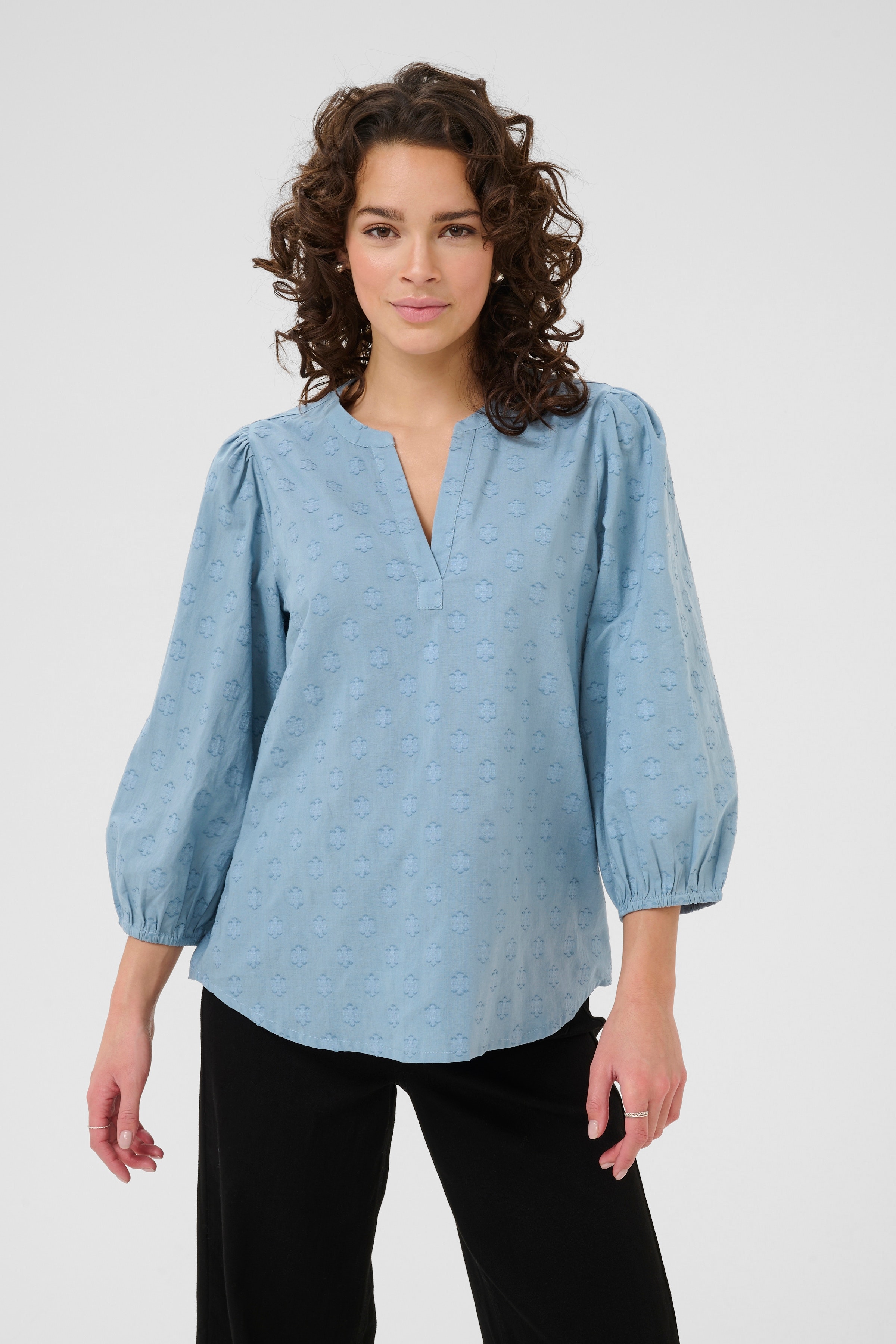 KAenya Bluse LOOKBOOK FRONT 10510755-174018