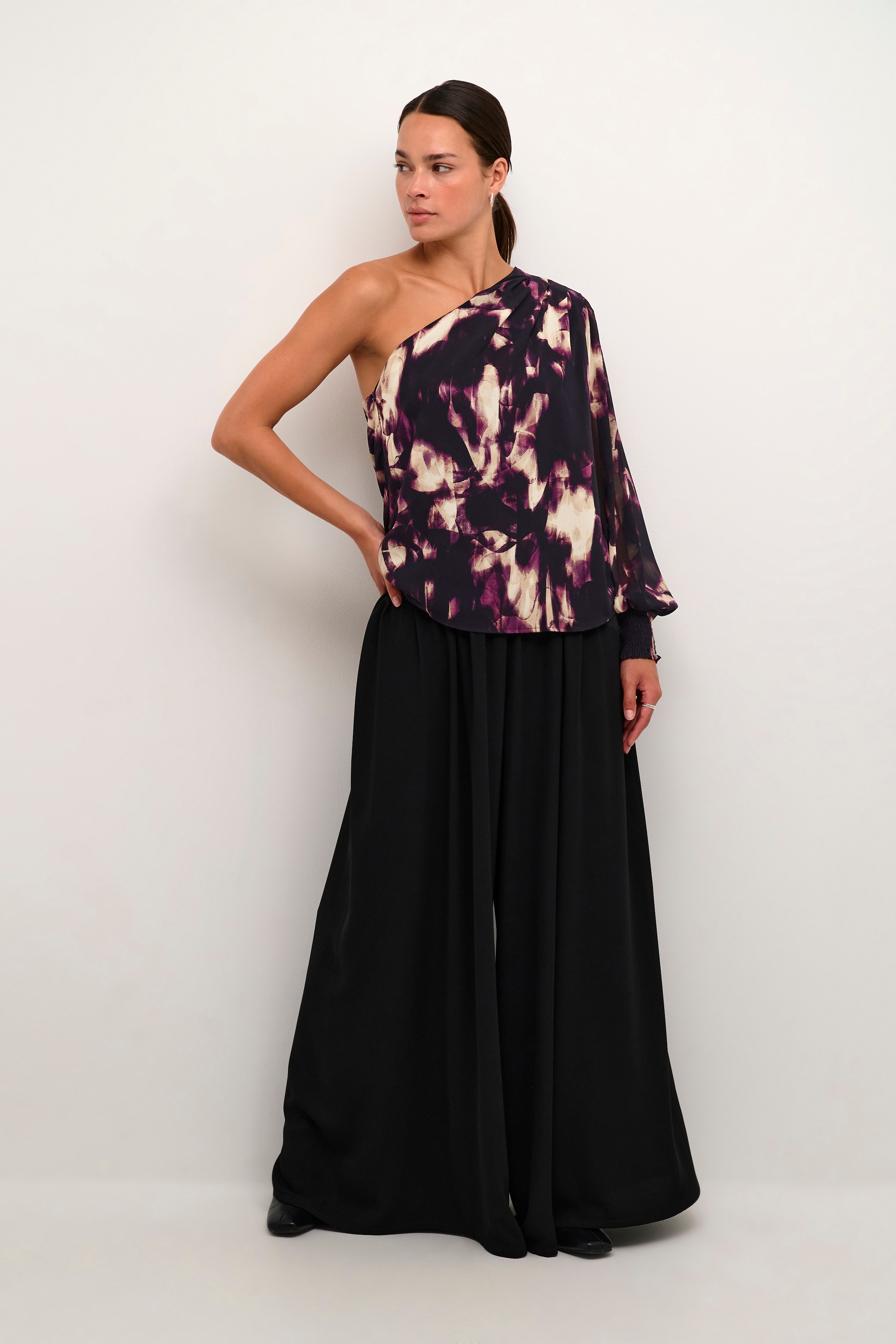 KAaska Bluse LOOKBOOK FRONT 10509209-106600