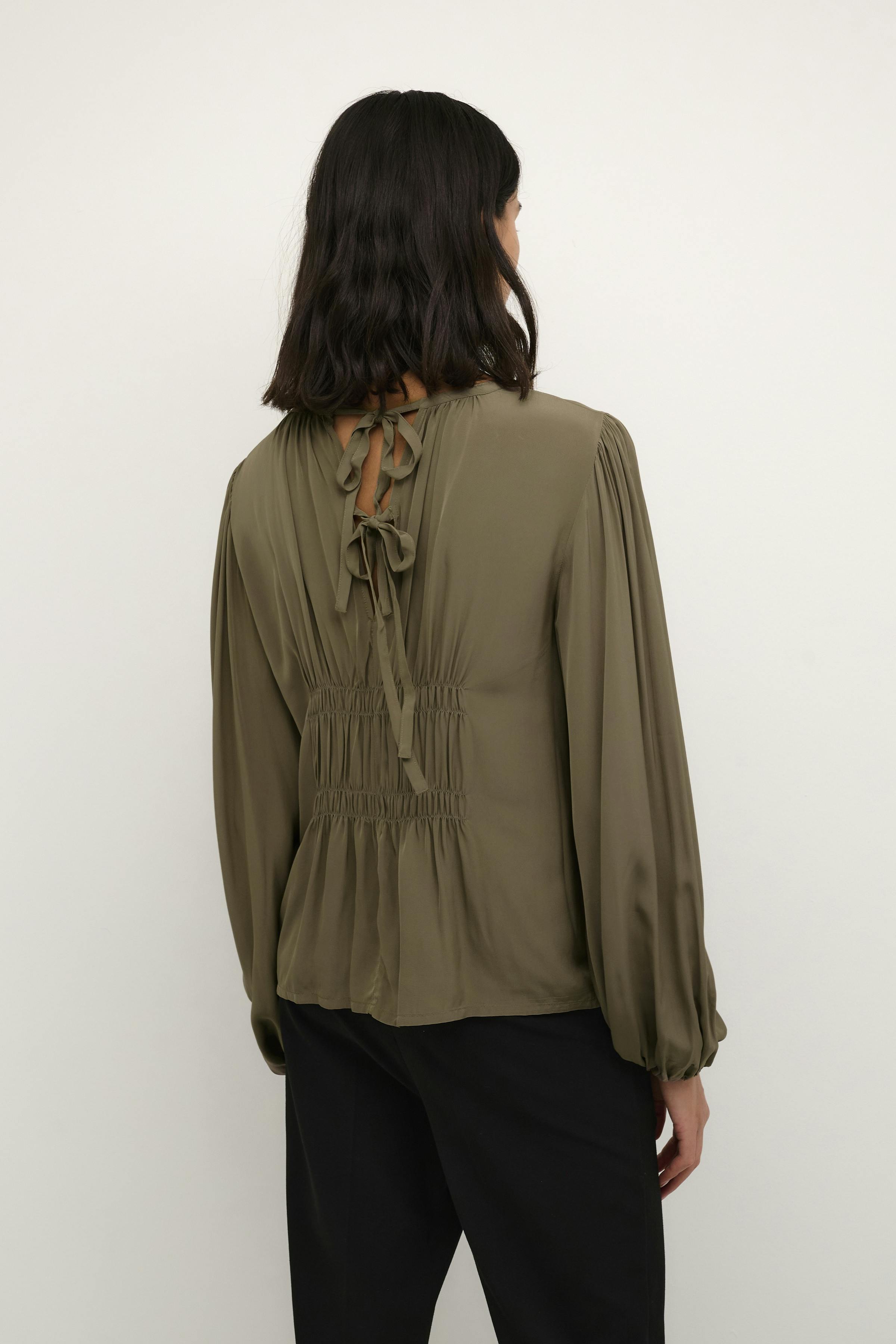 KorneliaKB Blouse LOOKBOOK BACK 10104587-181112