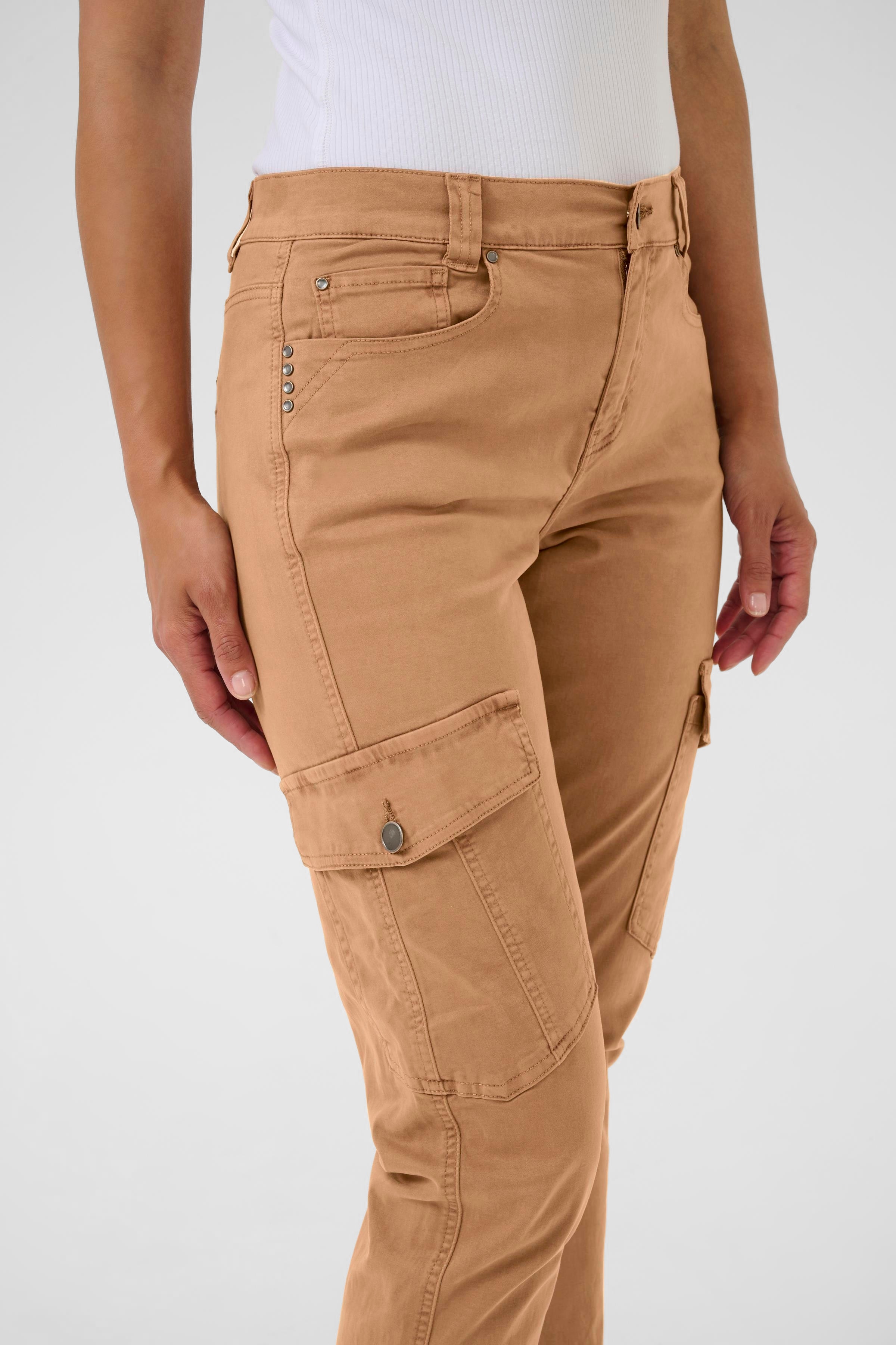 BPsarah Hose LOOKBOOK DETAIL 40200071-171038