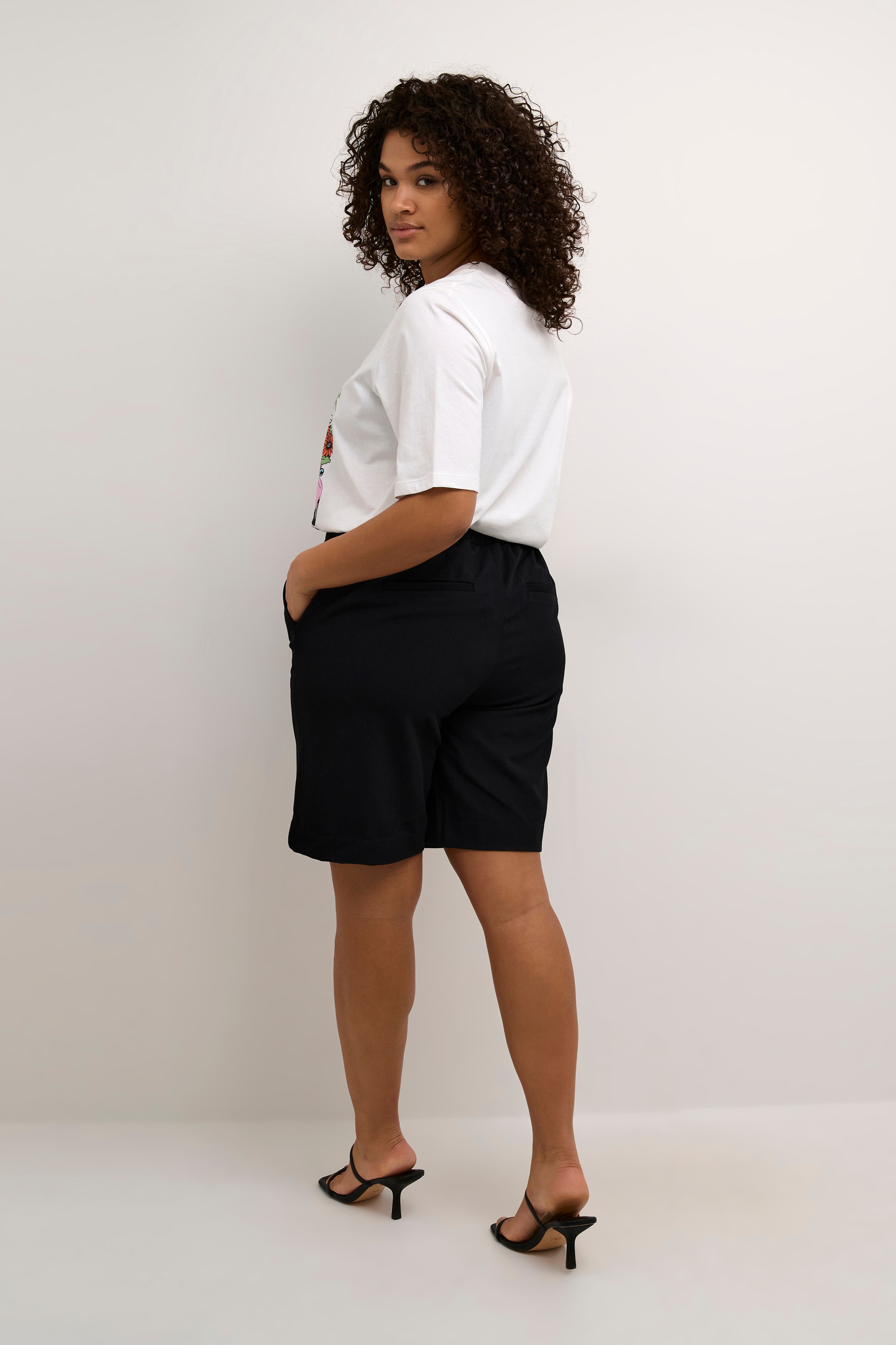 KCsakira Shorts LOOKBOOK BACK 10582348-100121