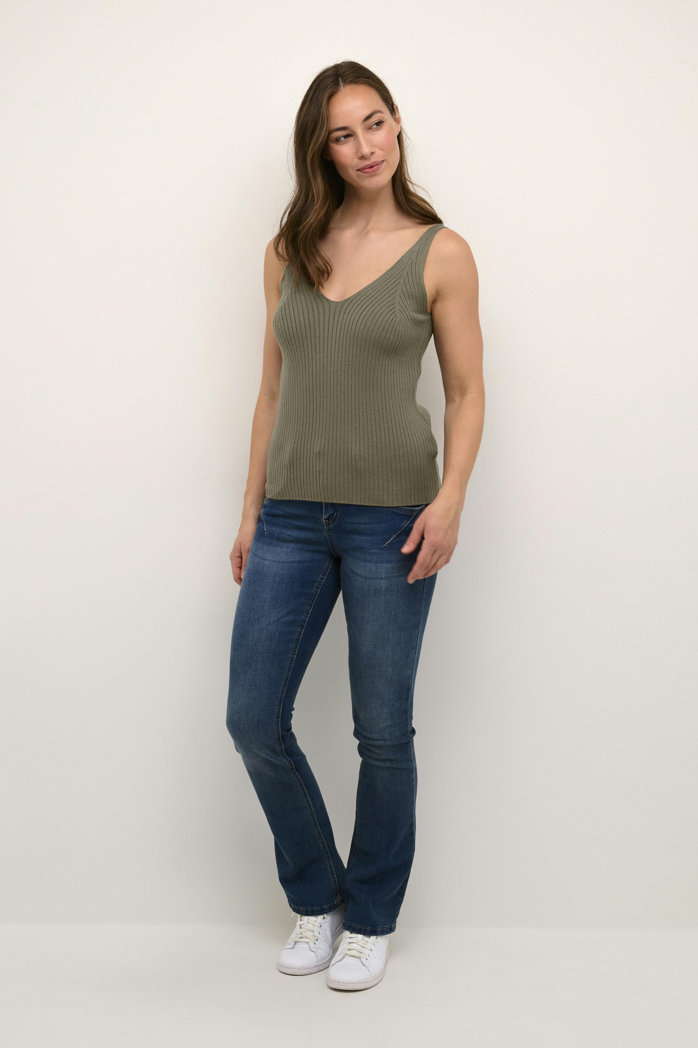 CRDela Top LOOKBOOK FRONT 10611718-190403