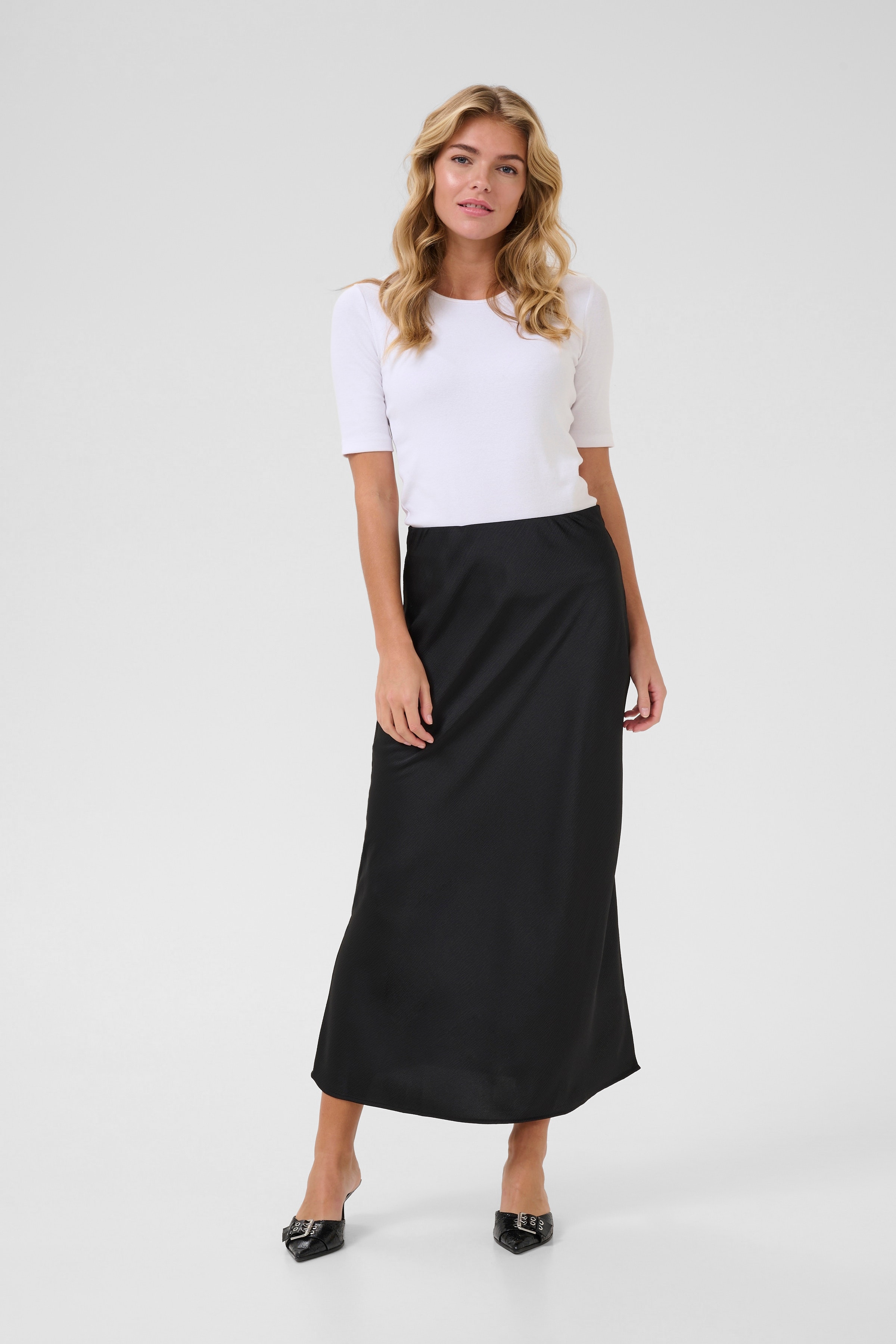 KAvera Skjørt LOOKBOOK FRONT 10510343-100121