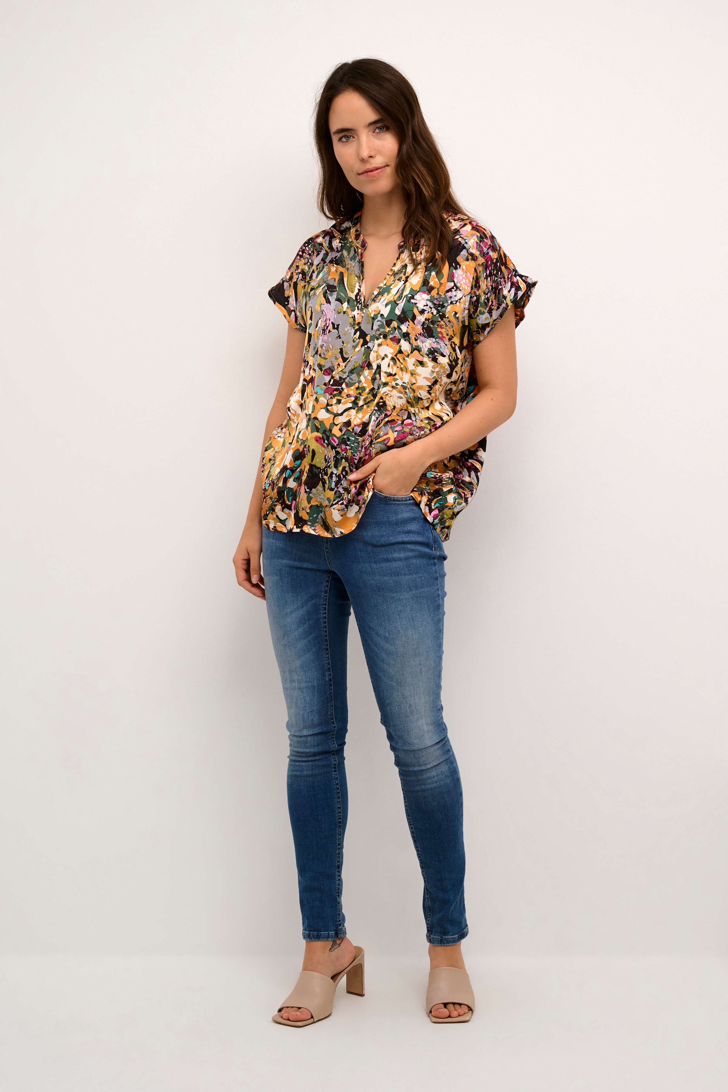 CUkia Blouse LOOKBOOK FRONT 50110795-106120