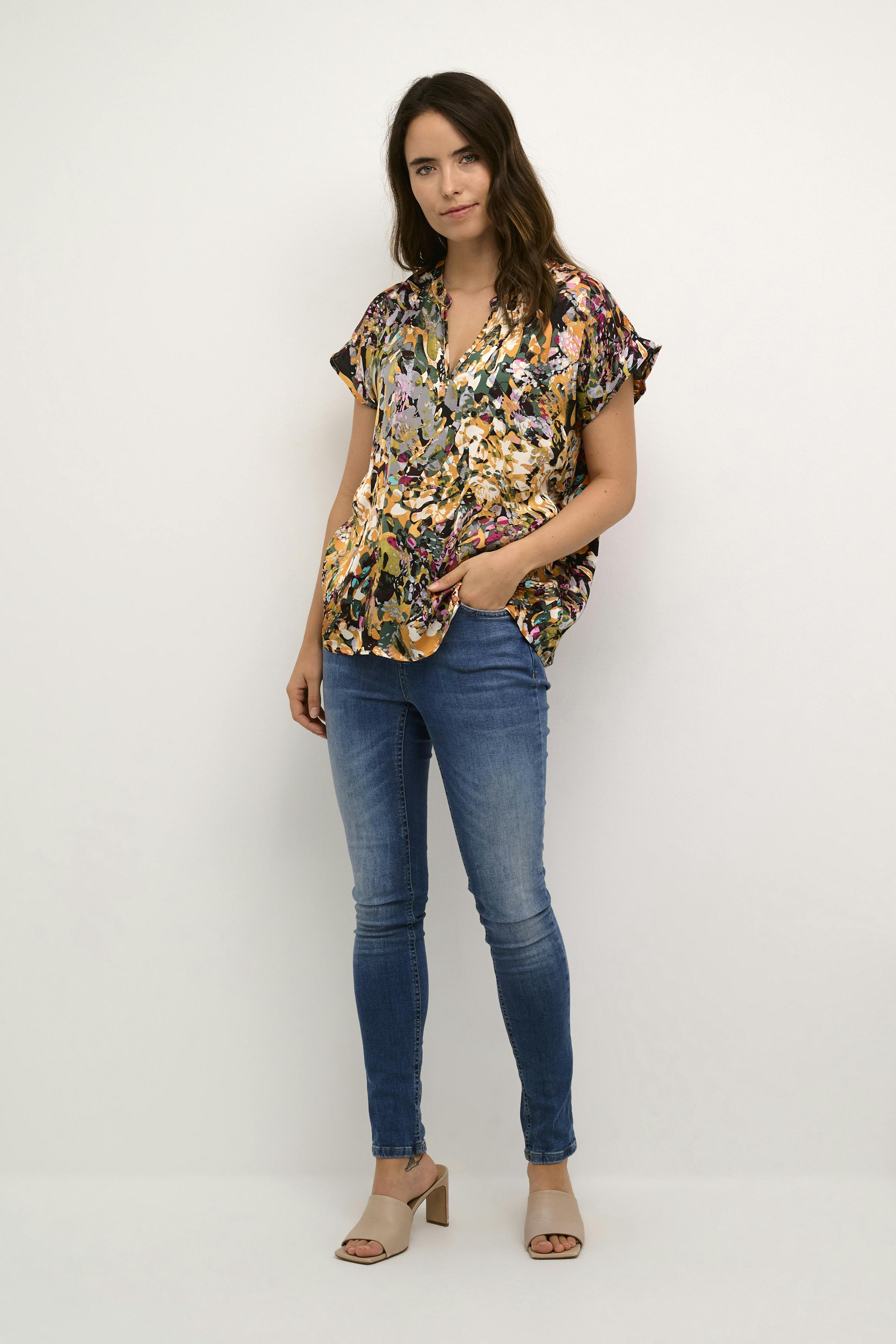 CUkia Blouse LOOKBOOK FRONT 50110795-106120