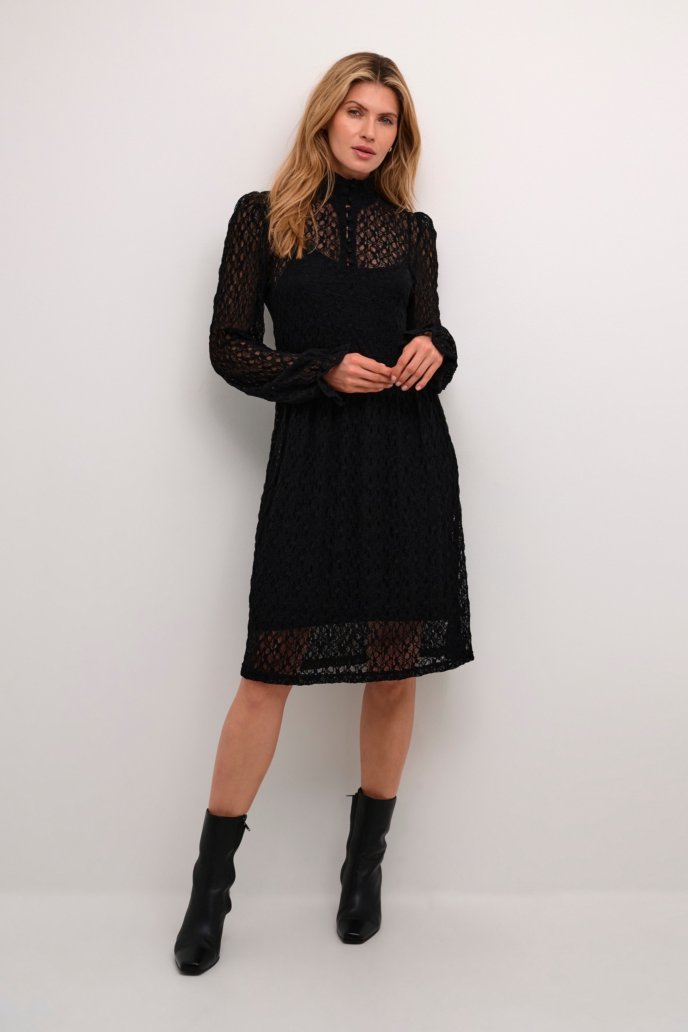 CRTamara Klänning LOOKBOOK FRONT 10612961-100120