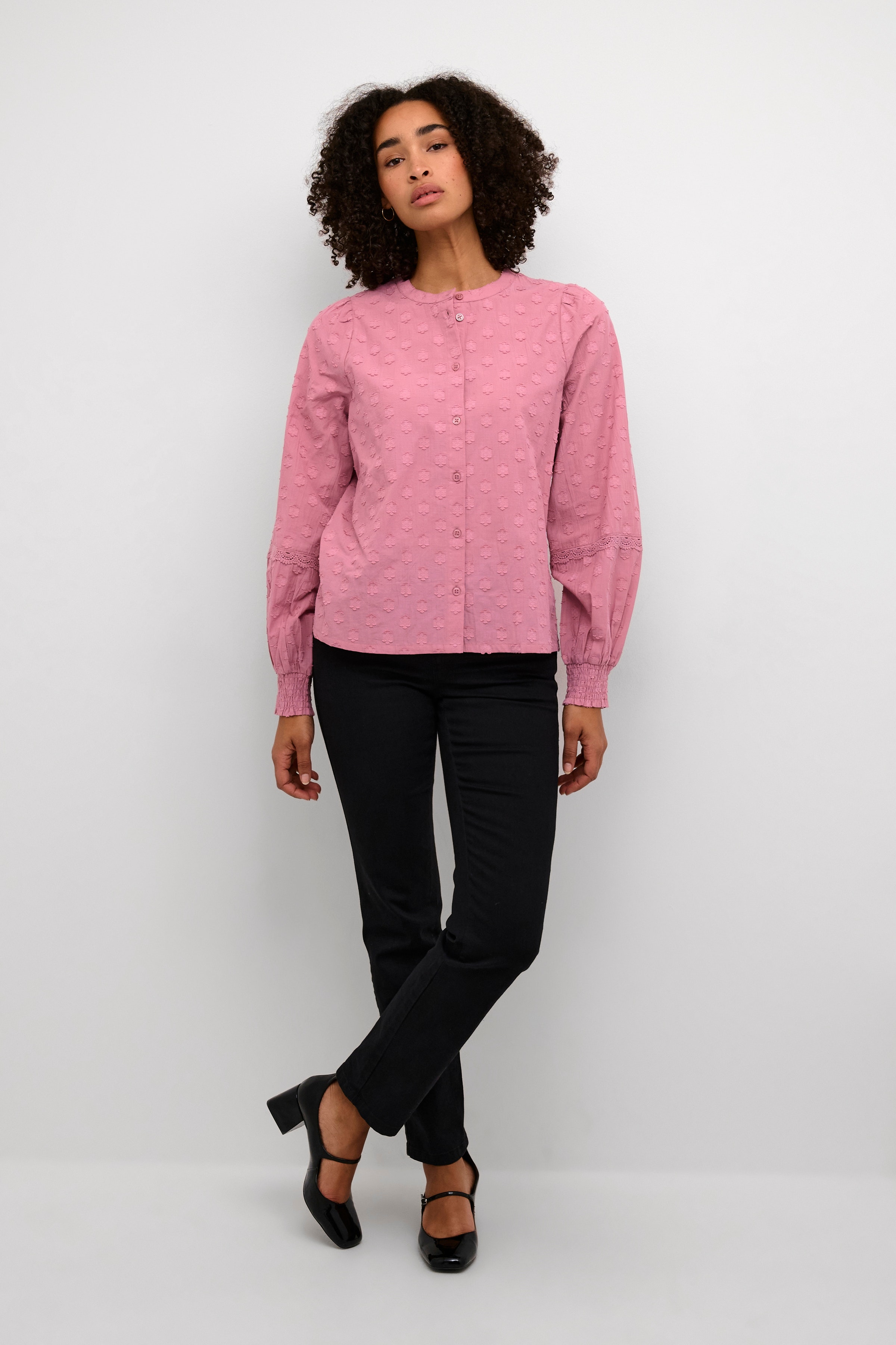 KAenya Bluse LOOKBOOK FRONT 10509091-171609