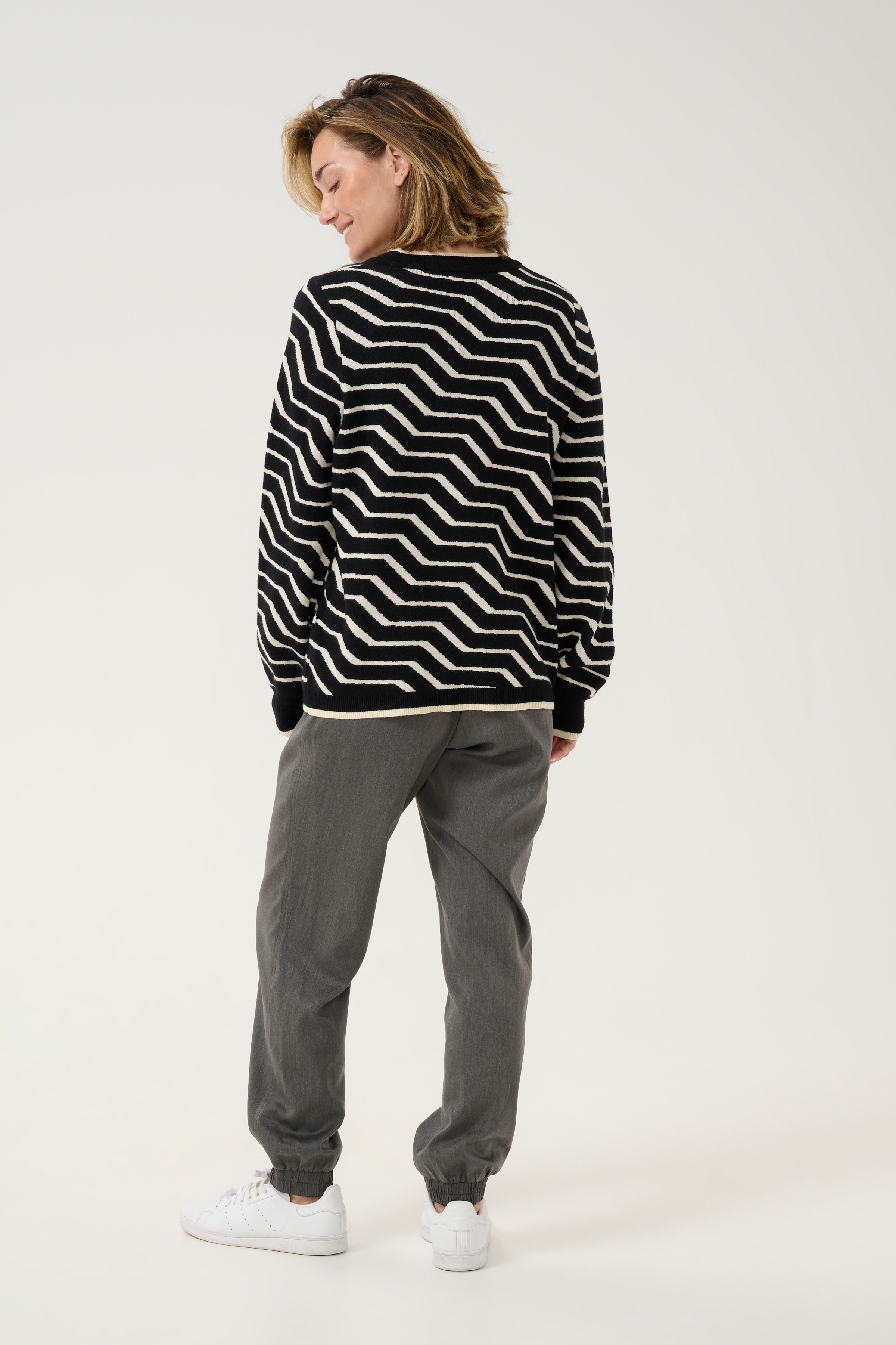 BPpetra Pullover LOOKBOOK BACK 10590780-106767B