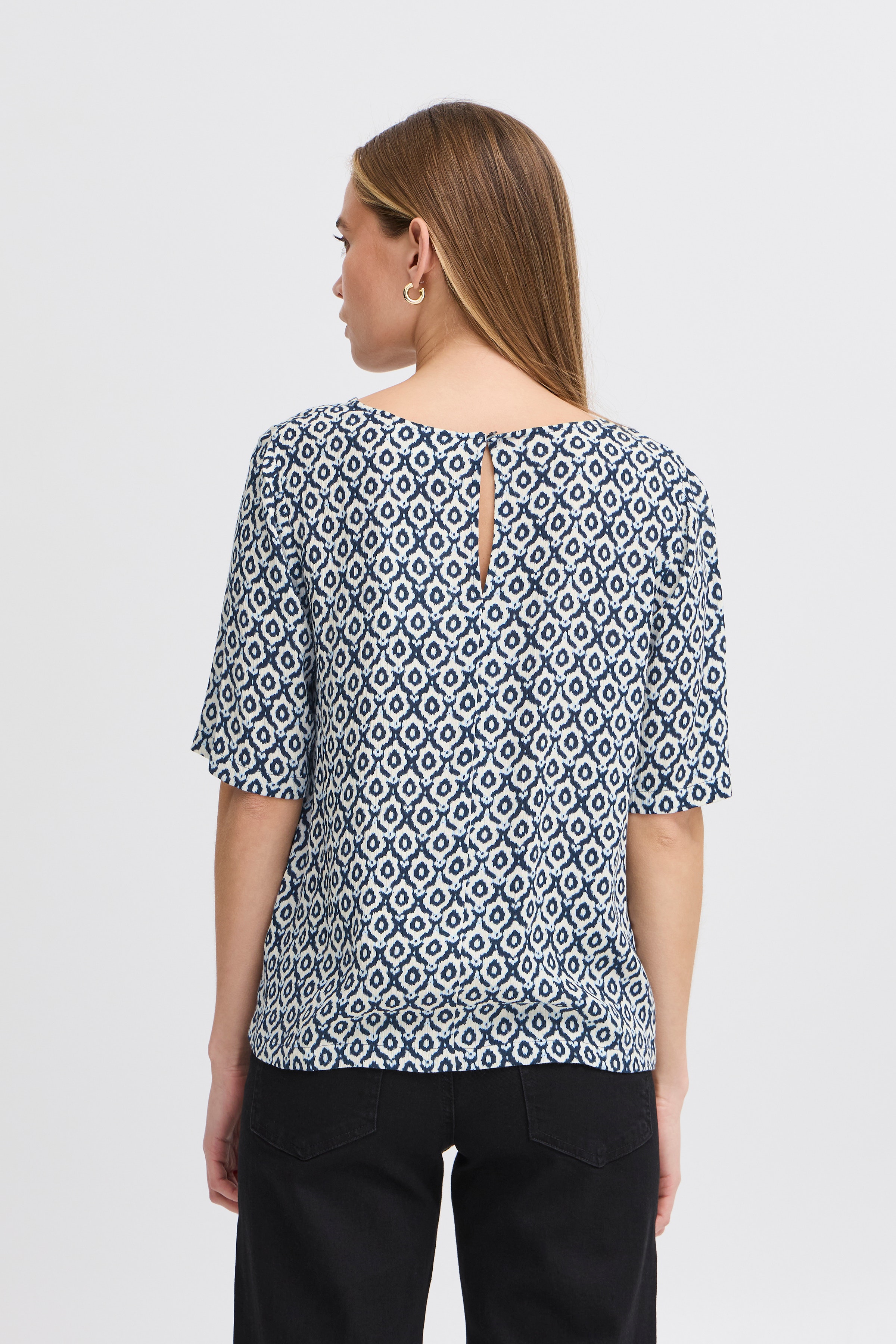 Kortermet bluse LOOKBOOK BACK 20122971-204483