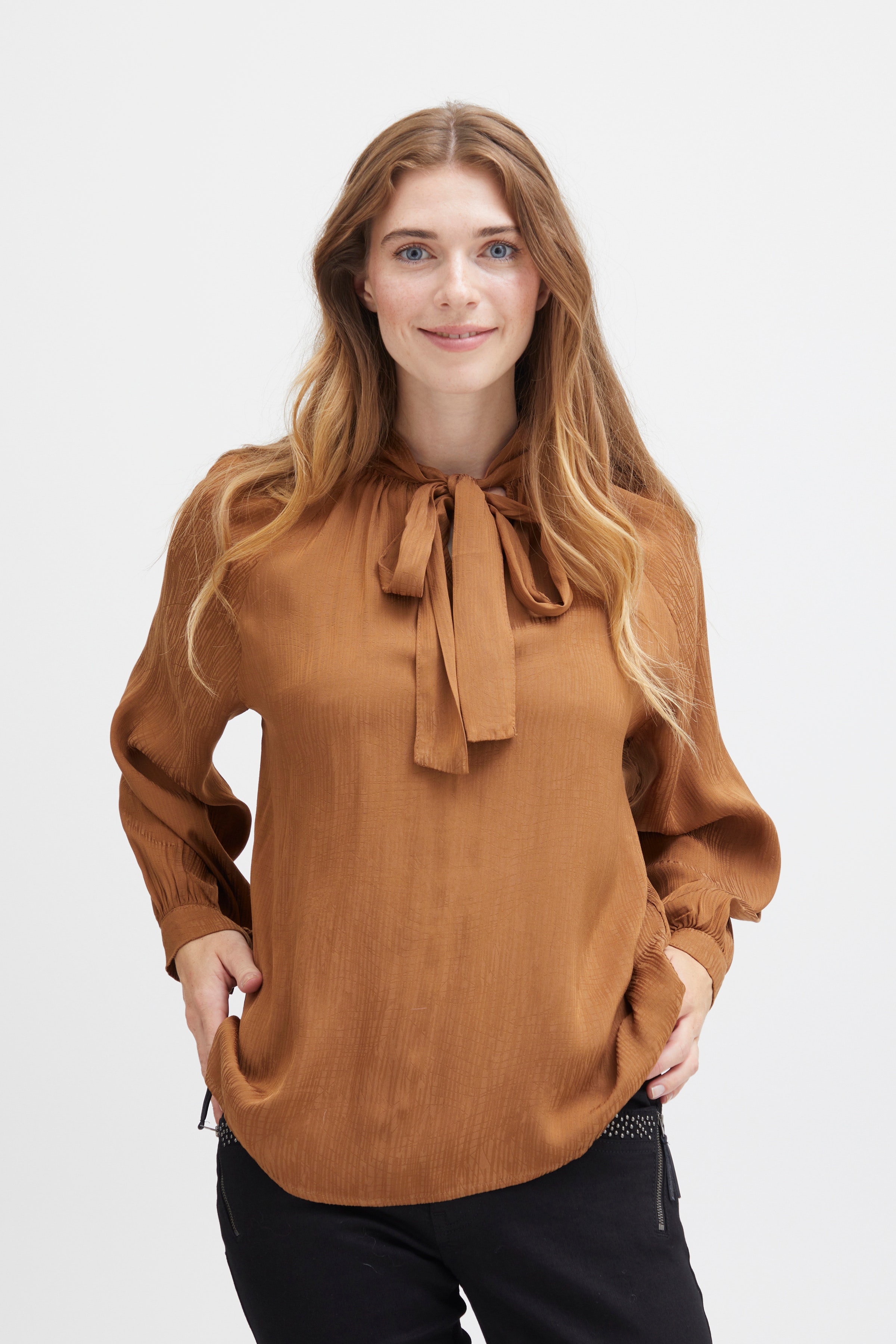 SBPAJA Blouse LOOKBOOK FRONT 22100339-171430