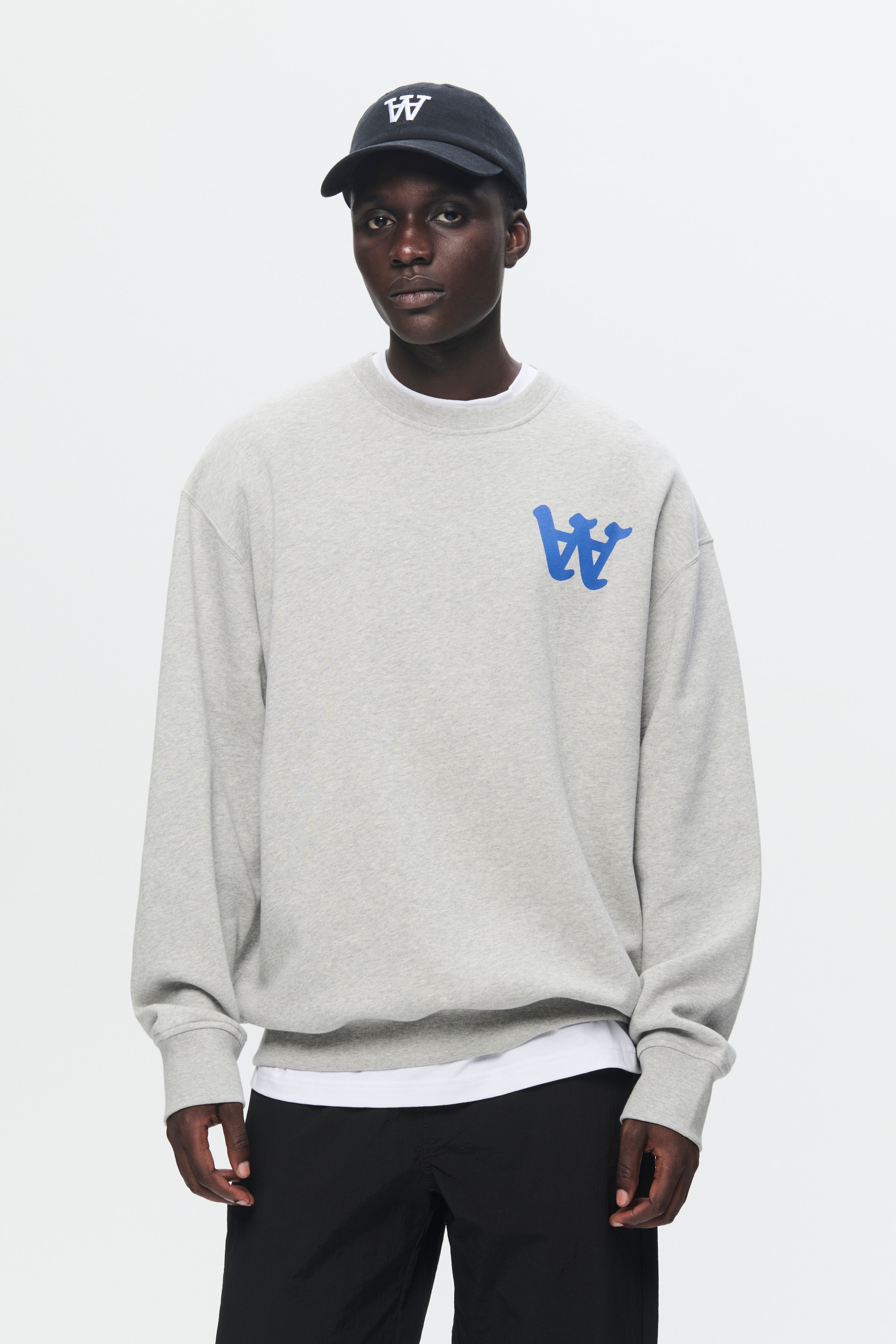 WWNoel Sweatshirt LOOKBOOK FRONT 30250139-W1003