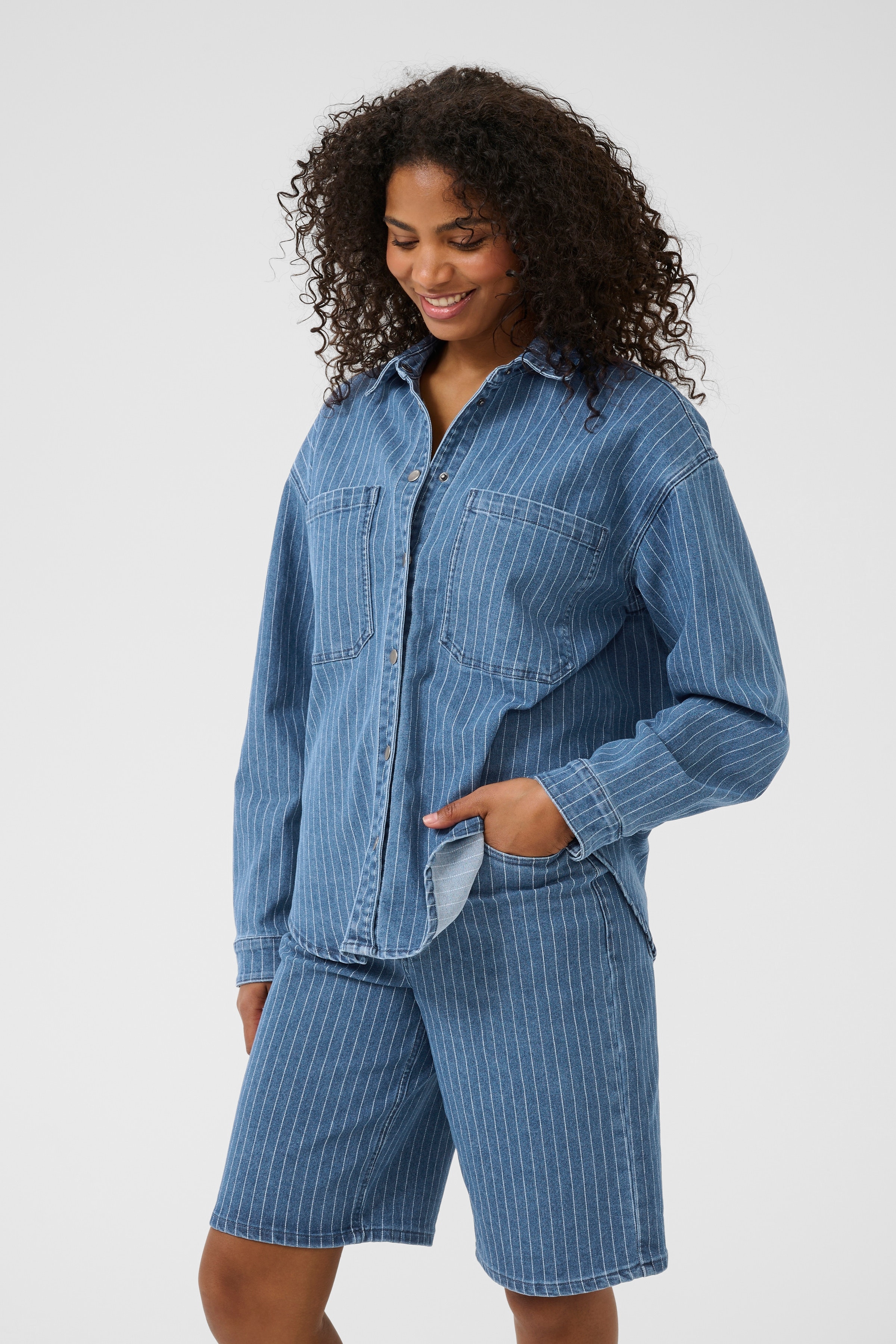 KAreece Denimskjorte LOOKBOOK FRONT 10552457-108347