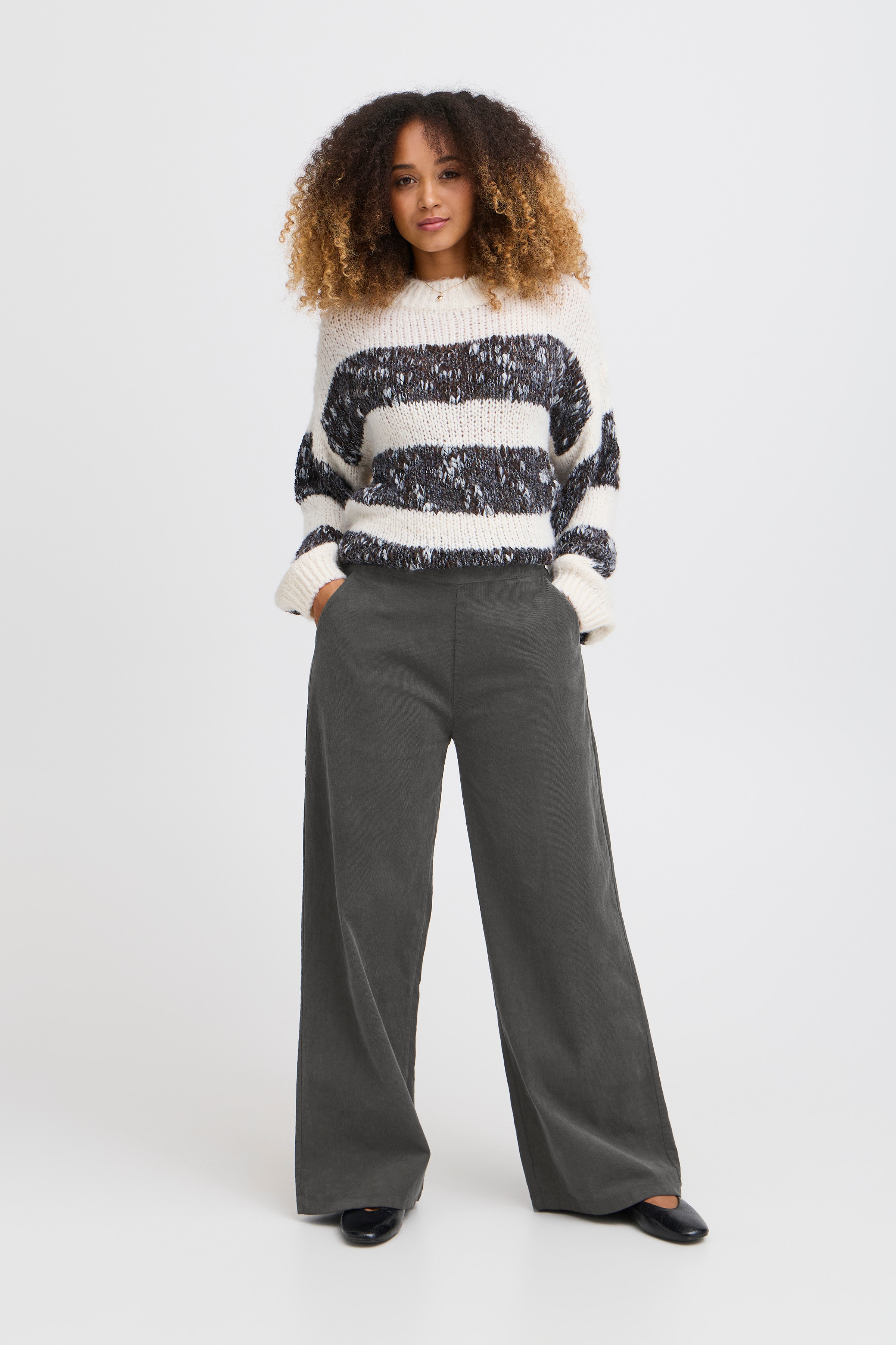 SBBALA Trousers LOOKBOOK FRONT 22100856-180601