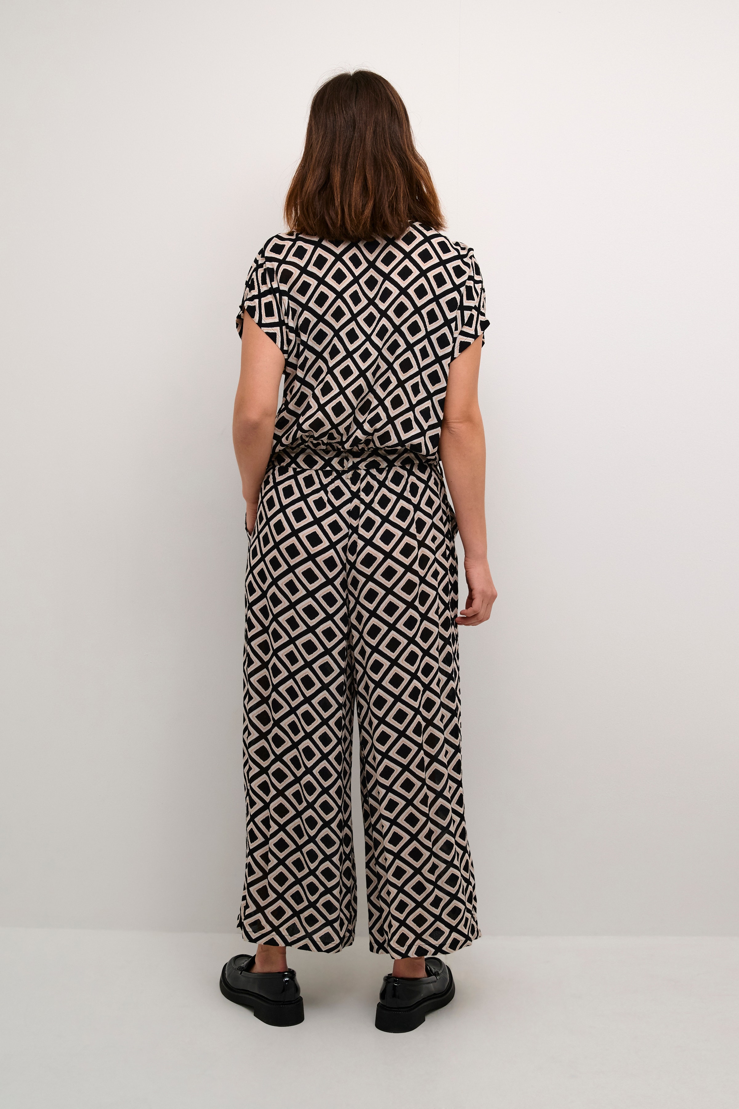 KAmille Overall LOOKBOOK BACK 10552230-106218