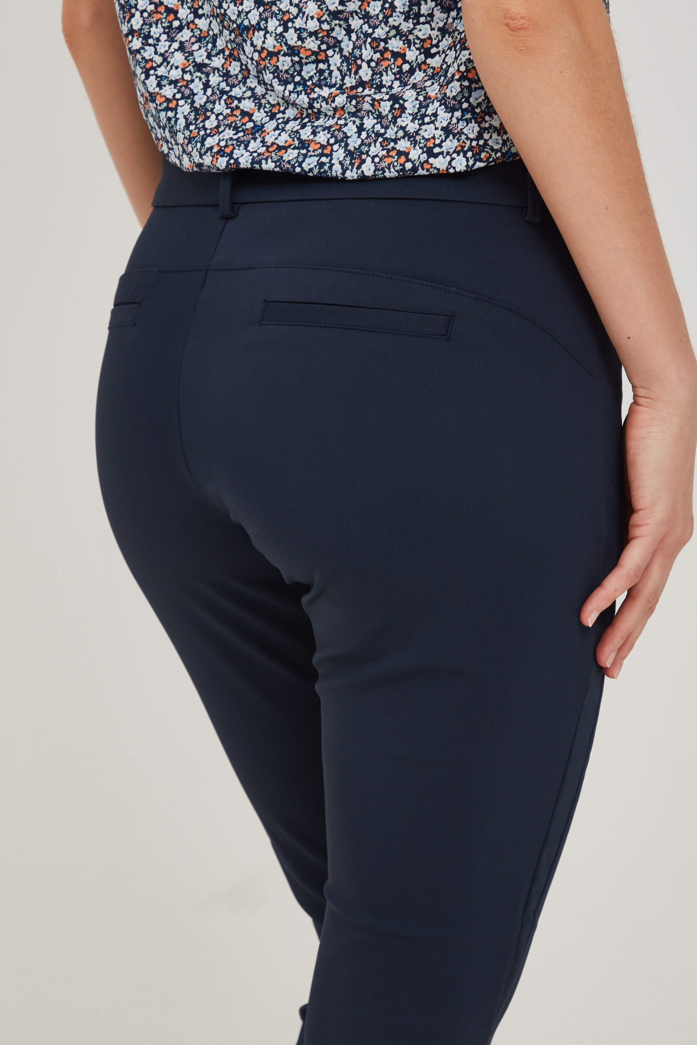 Caprihose LOOKBOOK DETAIL 20403325-194020