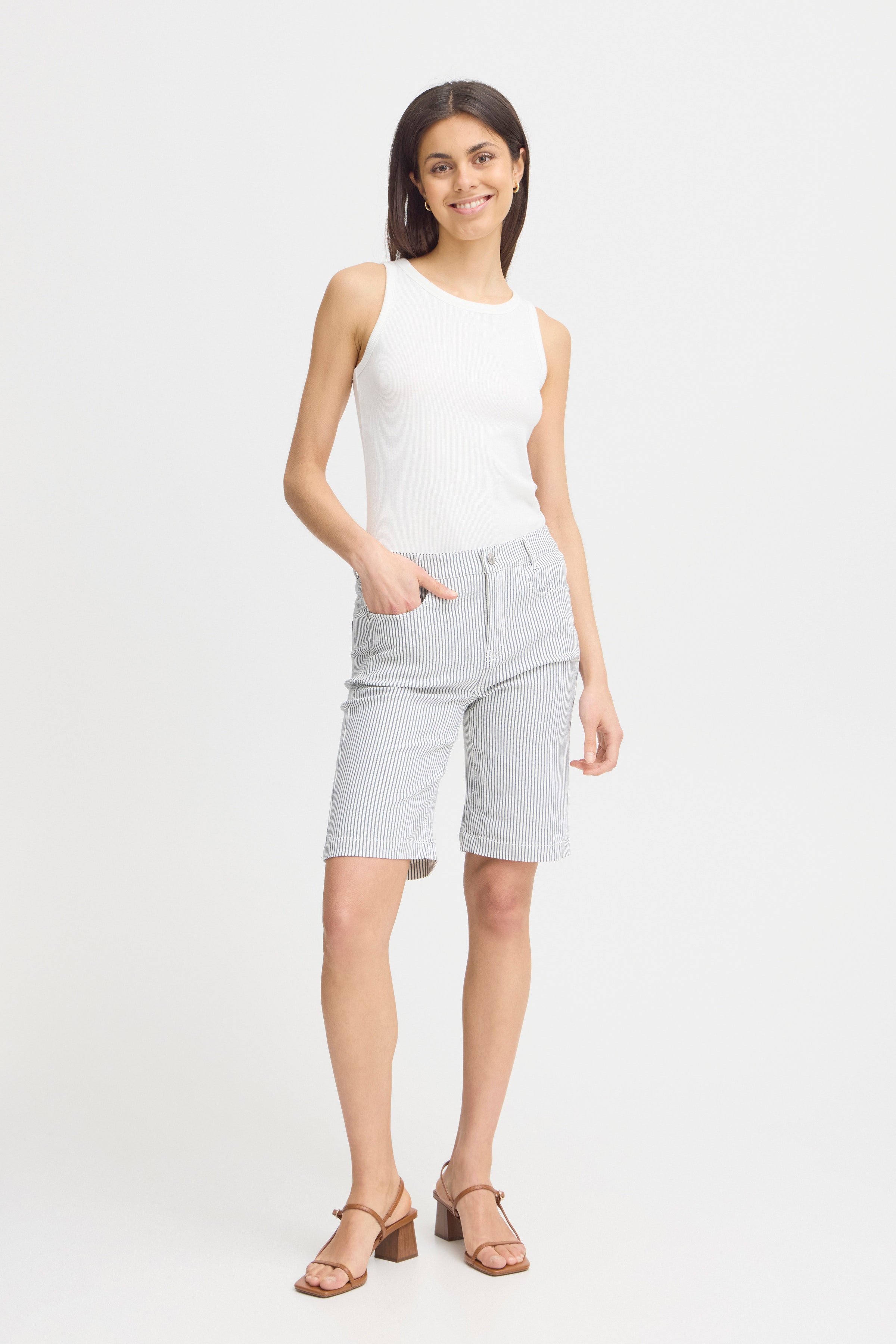 FRENA Shorts LOOKBOOK FRONT 20614794-203389