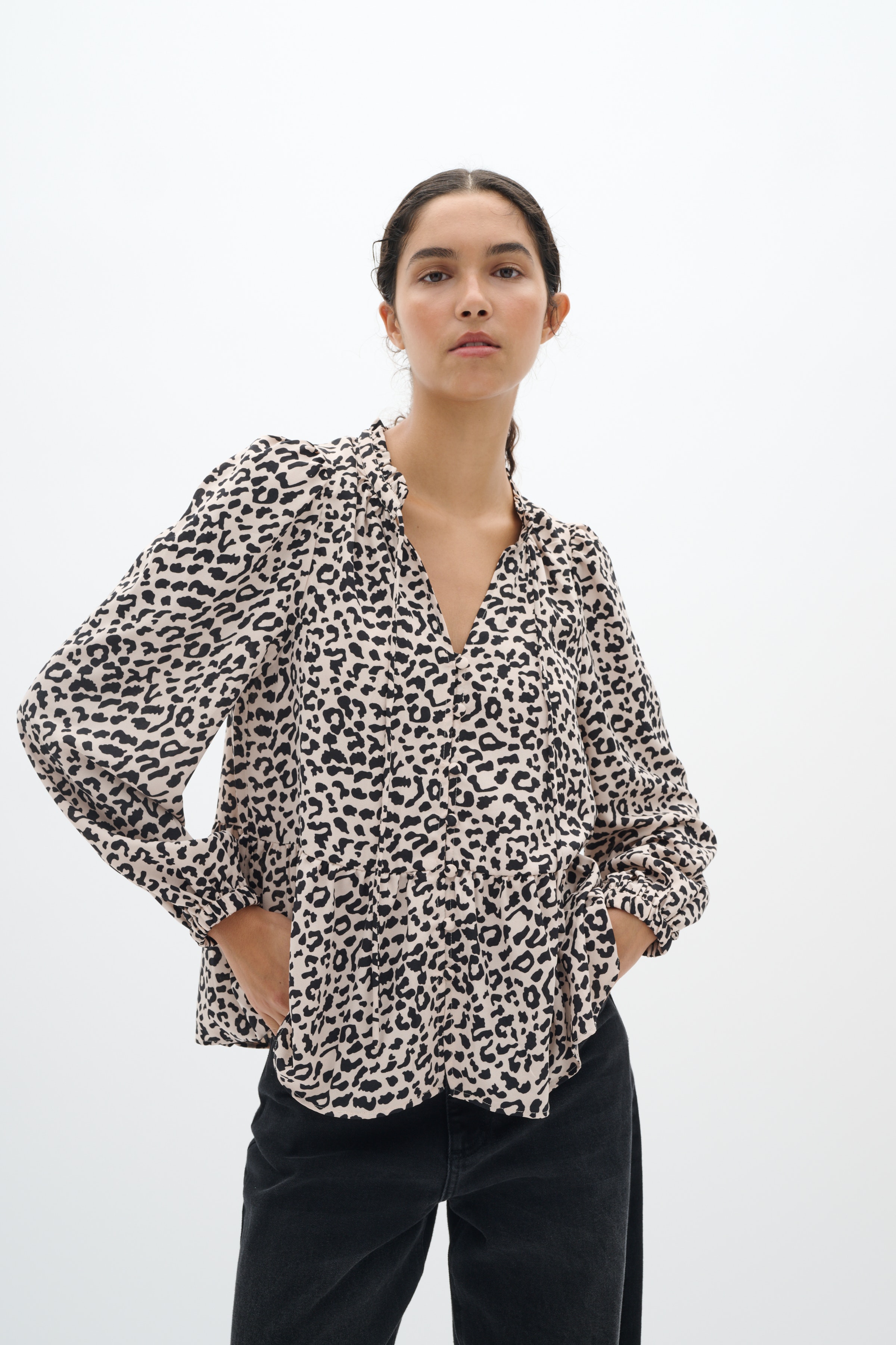 NinahIW Leopard Shirt LOOKBOOK FRONT 30110400-300824