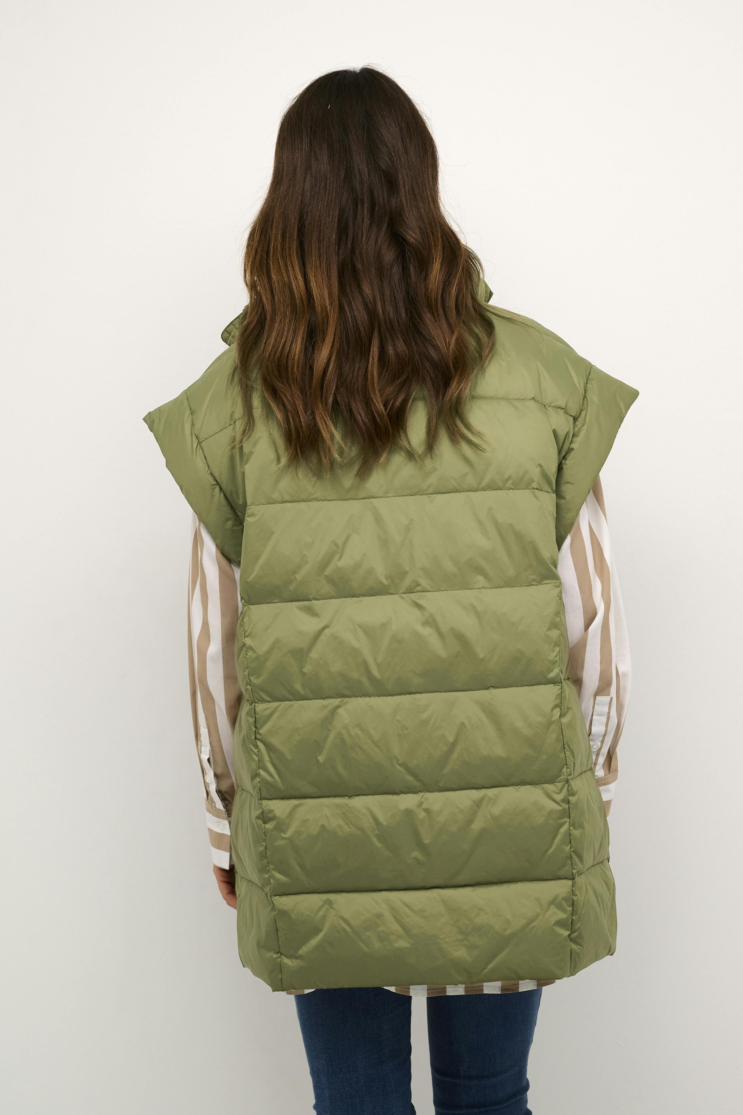 CUeia Down vest LOOKBOOK BACK 50110713-180521