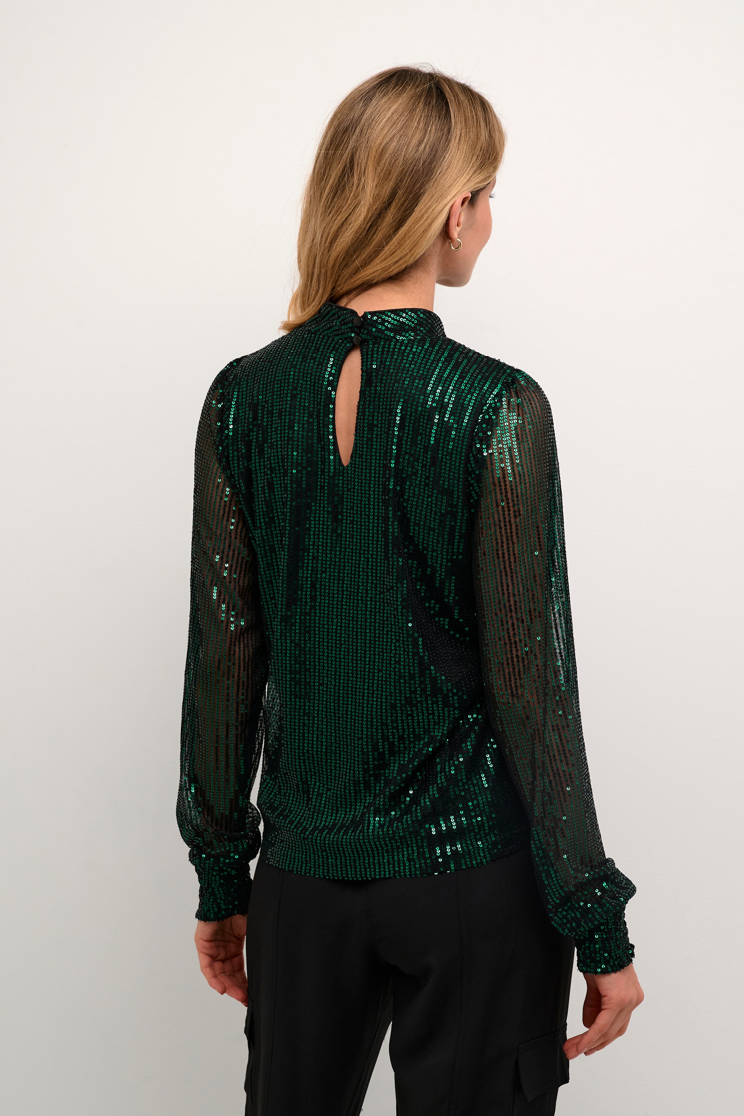 KAbolette Paljettbluse LOOKBOOK FRONT 10508000-190414