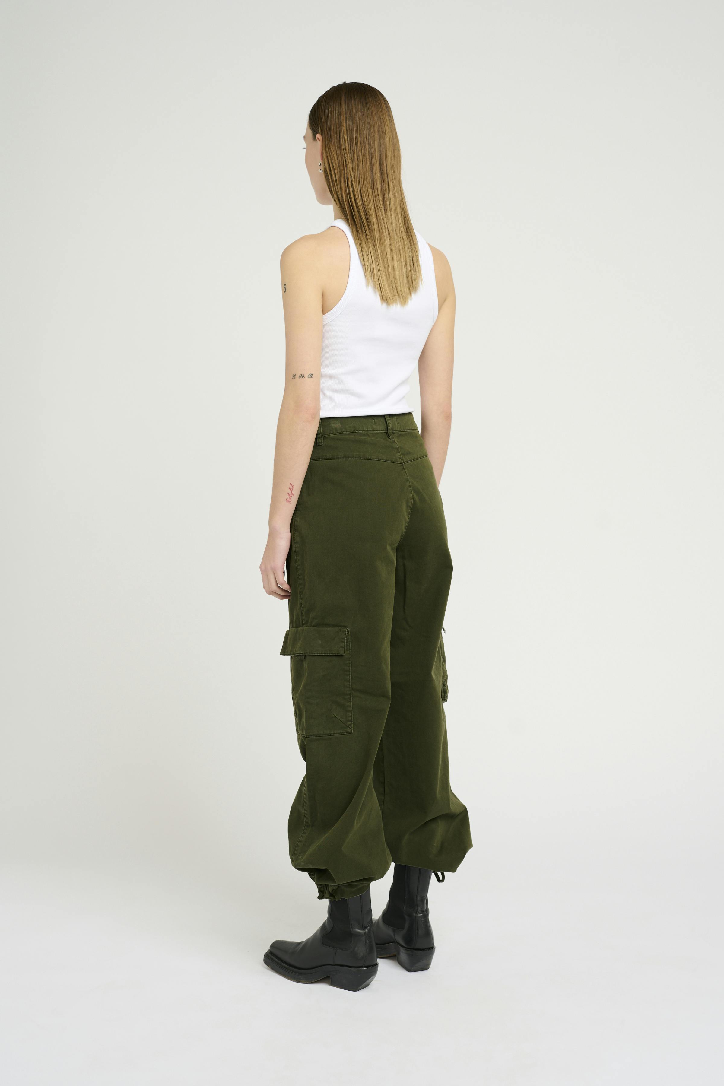 ChineaGZ Trousers LOOKBOOK BACK 10906462-190413