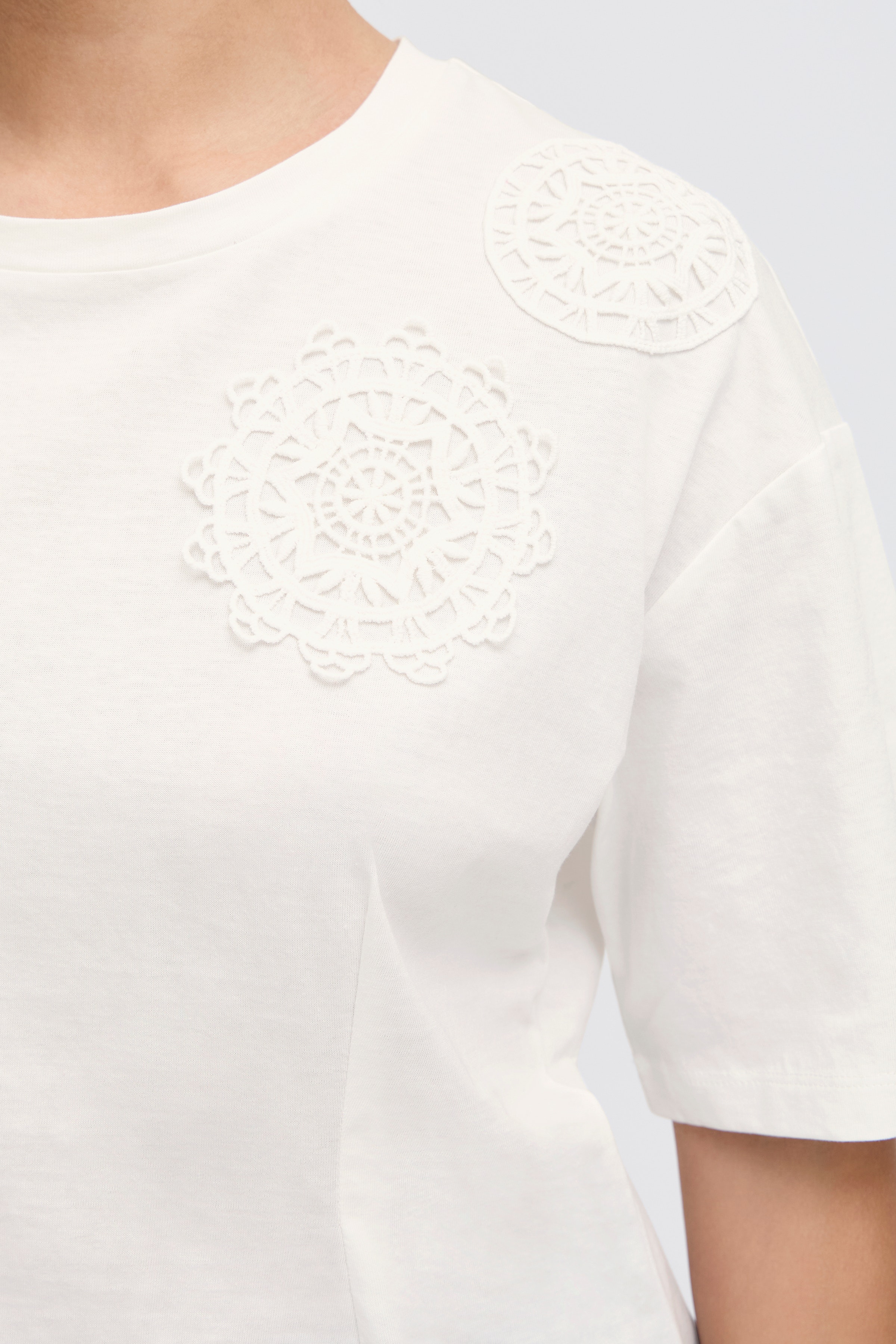 IHNABIA T-shirt LOOKBOOK DETAIL 20122706-114201